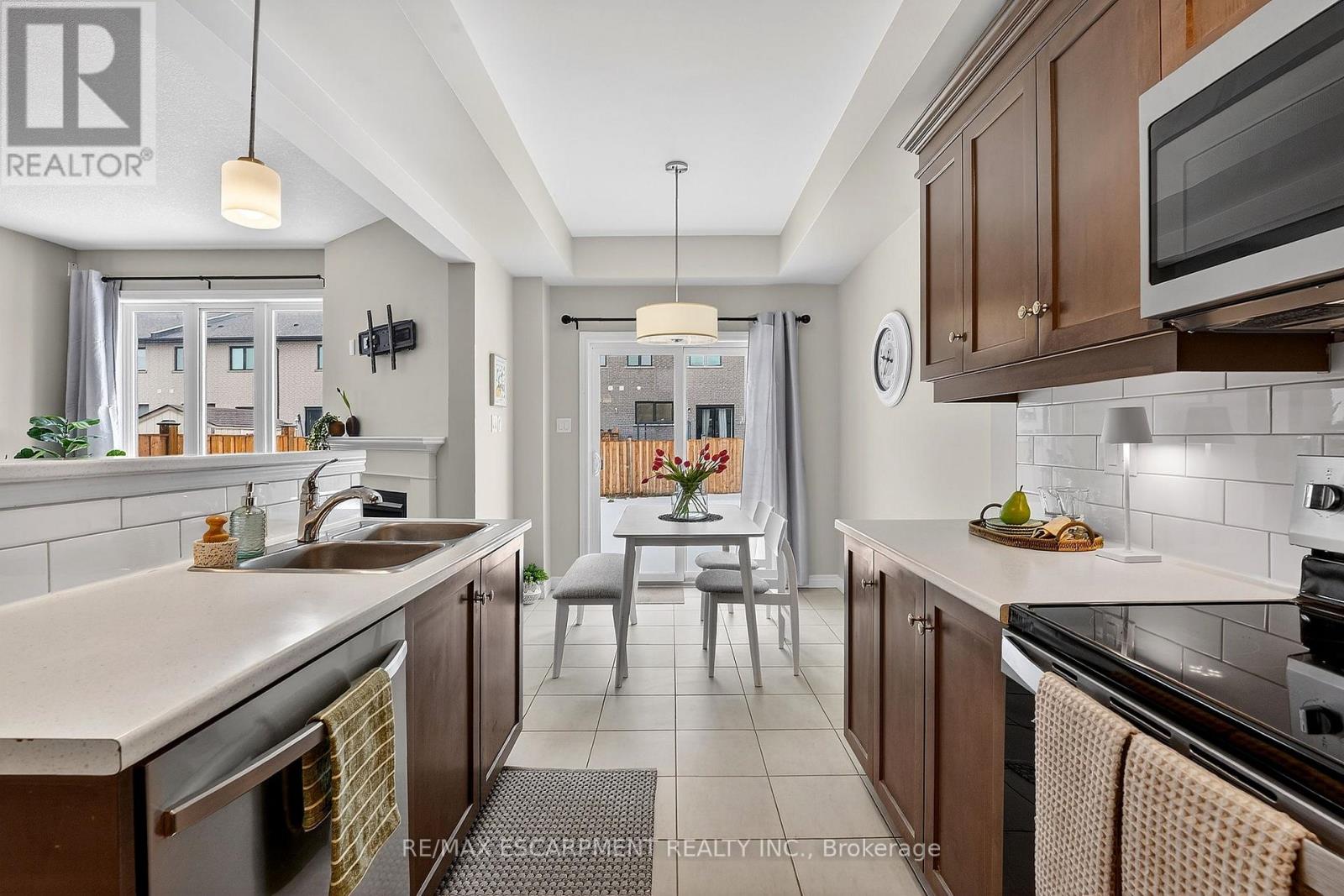 101 Dennis Drive, West Lincoln, Ontario  L0R 2A0 - Photo 7 - X12807386