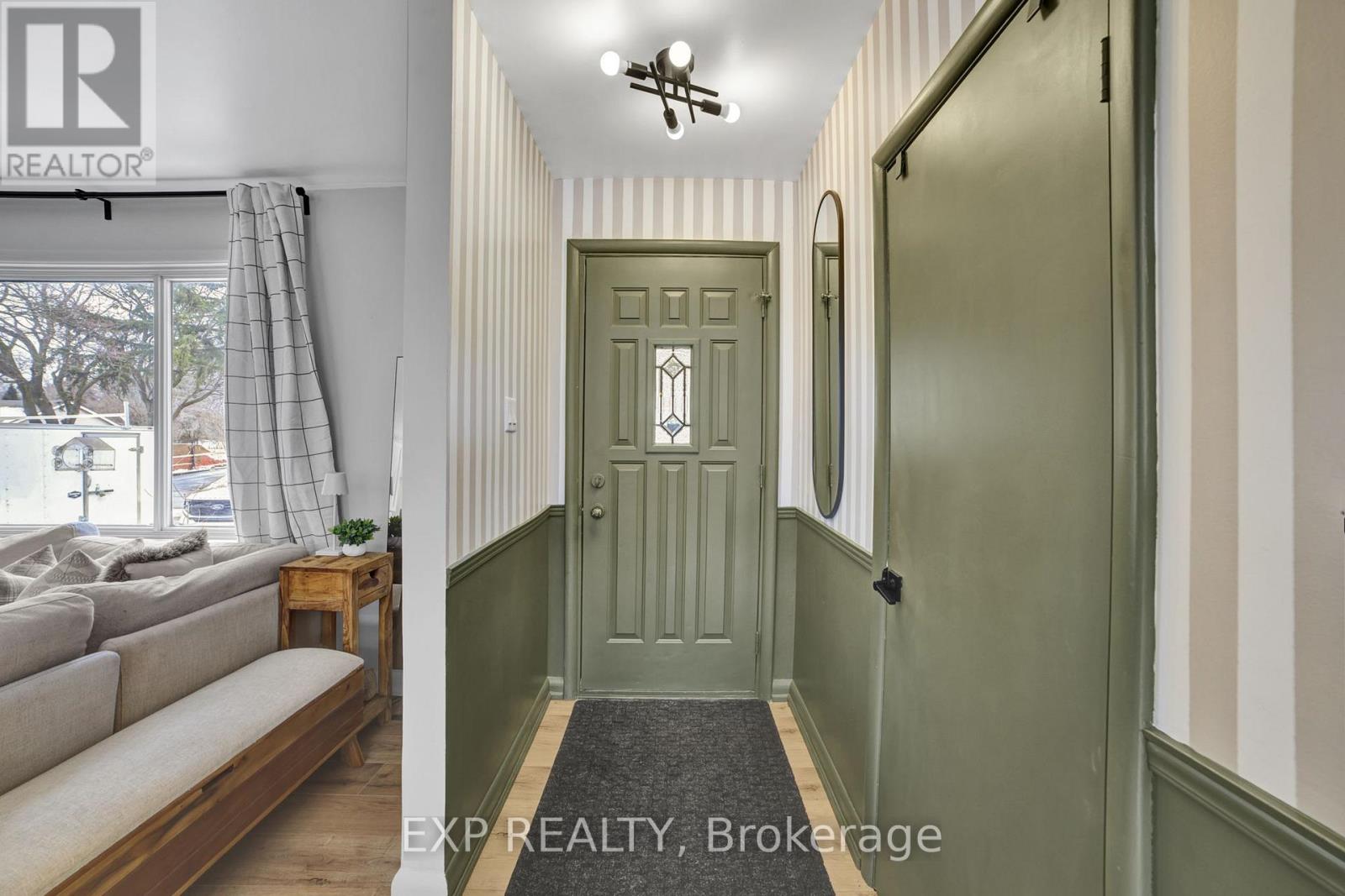 271 Linden Avenue, Burlington, Ontario  L7L 2P4 - Photo 3 - W12762374