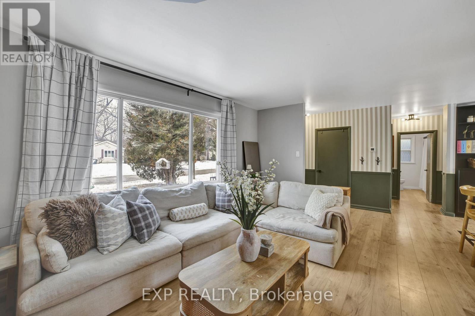 271 Linden Avenue, Burlington, Ontario  L7L 2P4 - Photo 9 - W12762374