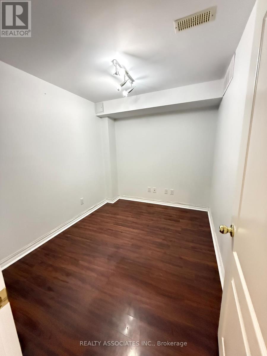 Lower - 68 Redstone Road, Richmond Hill, Ontario  L4S 1S3 - Photo 8 - N12804918