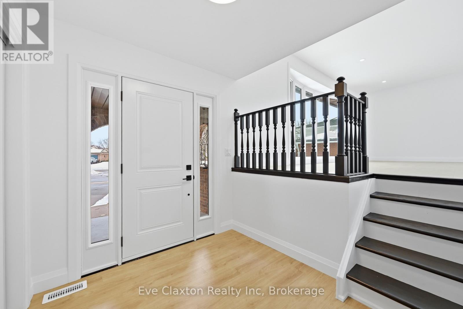 50 Sherwood Forest Trail, Welland, Ontario  L3C 5X6 - Photo 4 - X12807560