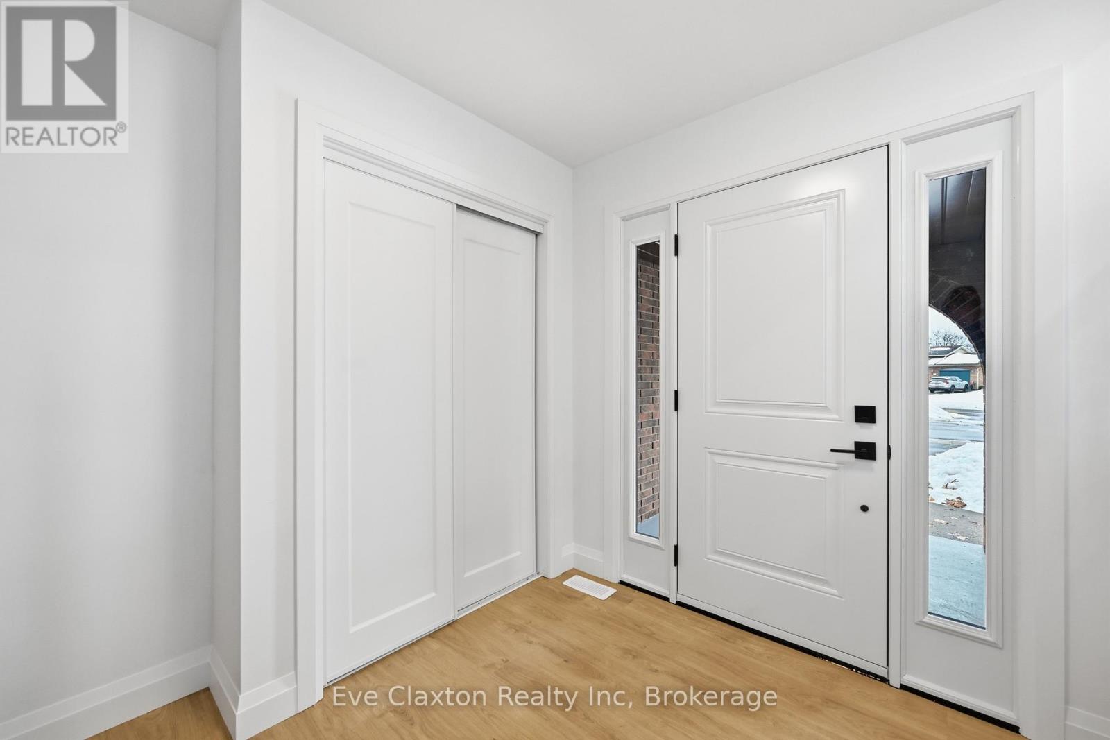 50 Sherwood Forest Trail, Welland, Ontario  L3C 5X6 - Photo 5 - X12807560