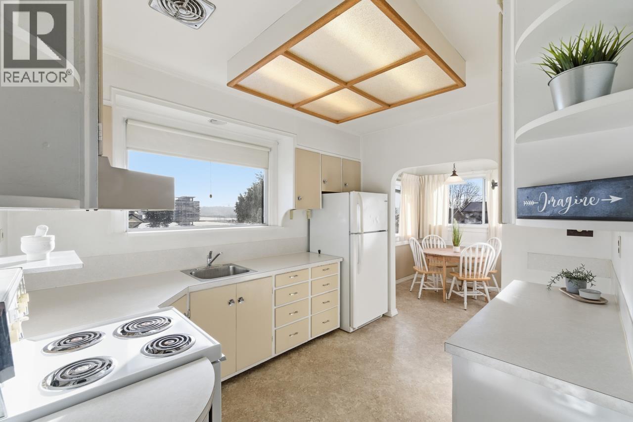 348 Simpson Street, New Westminster, British Columbia  V3L 3J9 - Photo 6 - R3089269