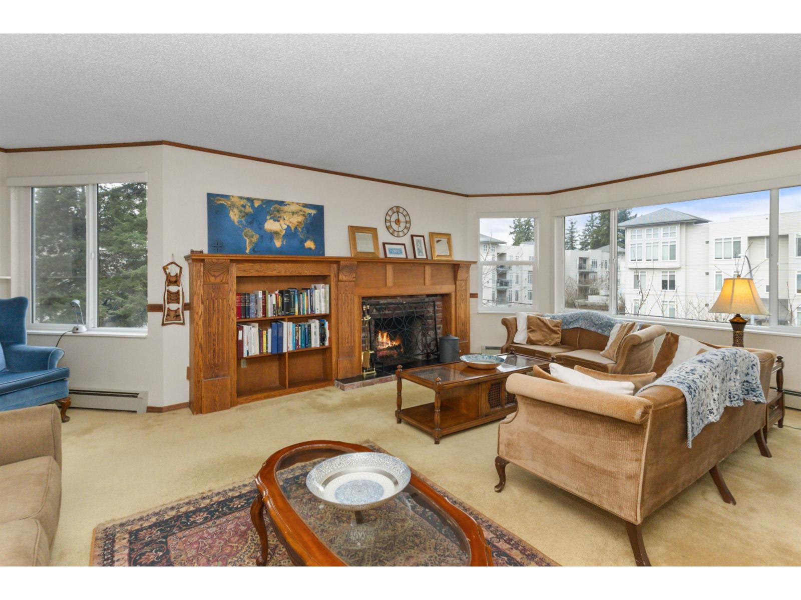 302 32098 George Ferguson Way, Abbotsford, British Columbia  V2T 2K6 - Photo 2 - R3092036