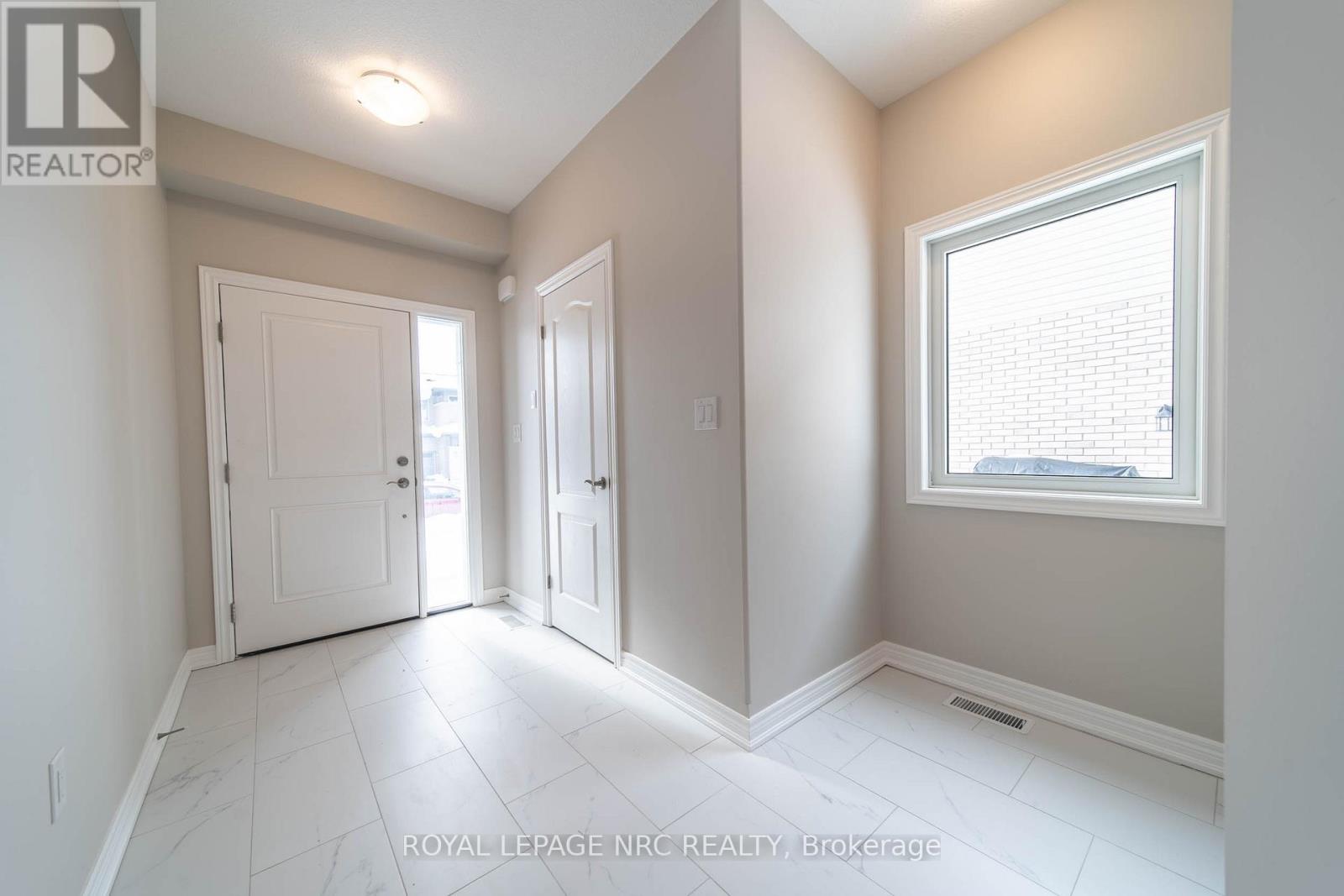 91 Willson Drive, Thorold, Ontario  L2V 0M4 - Photo 2 - X12807554