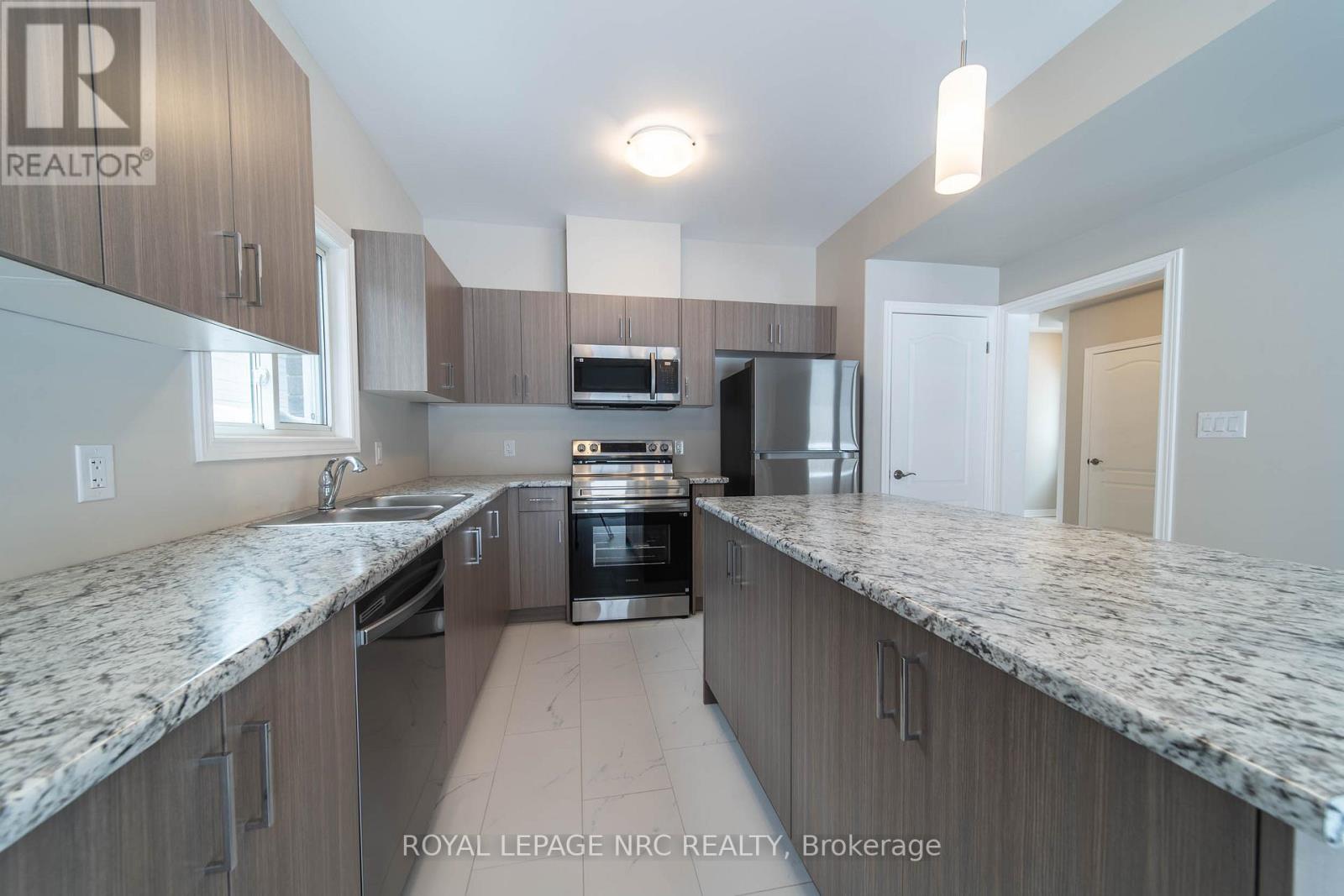 91 Willson Drive, Thorold, Ontario  L2V 0M4 - Photo 3 - X12807554