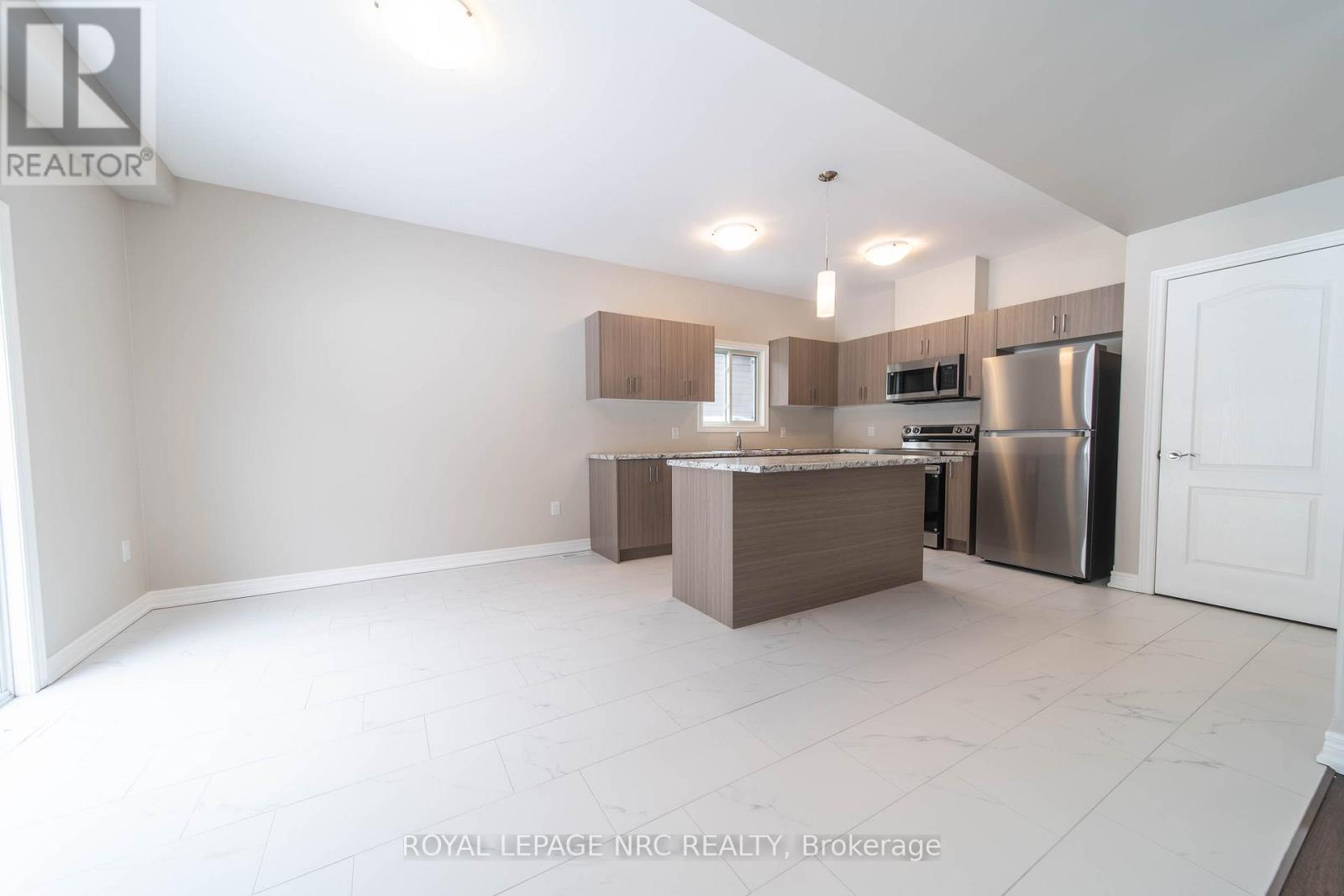 91 Willson Drive, Thorold, Ontario  L2V 0M4 - Photo 9 - X12807554