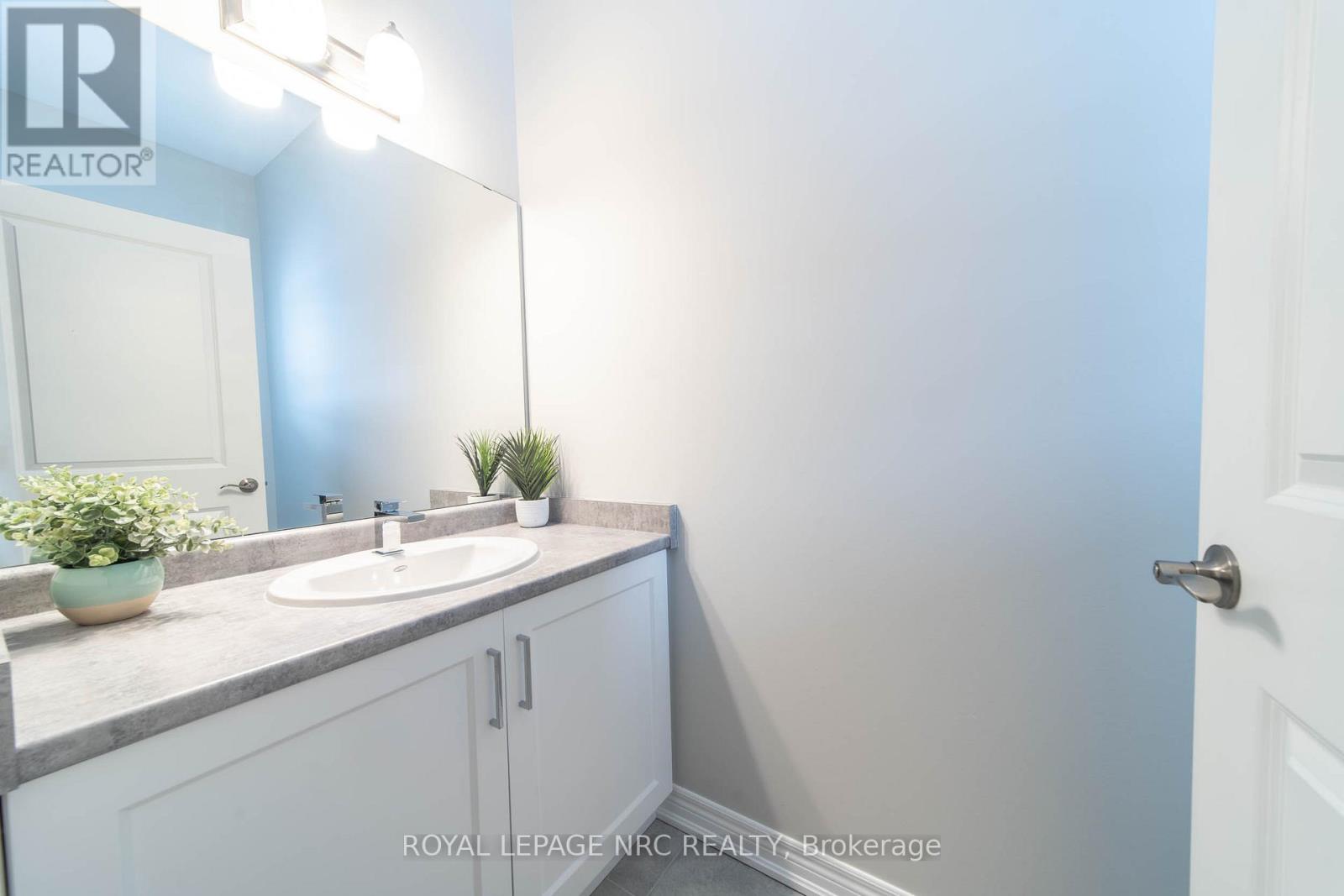 56 Willson Drive, Thorold, Ontario  L2V 0M4 - Photo 11 - X12807558