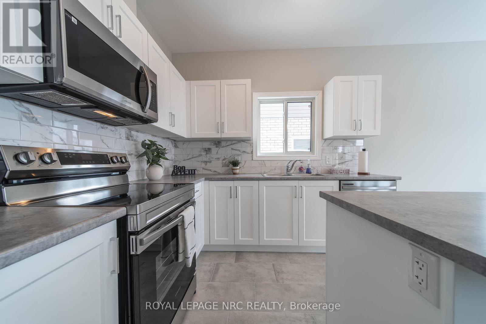 56 Willson Drive, Thorold, Ontario  L2V 0M4 - Photo 5 - X12807558