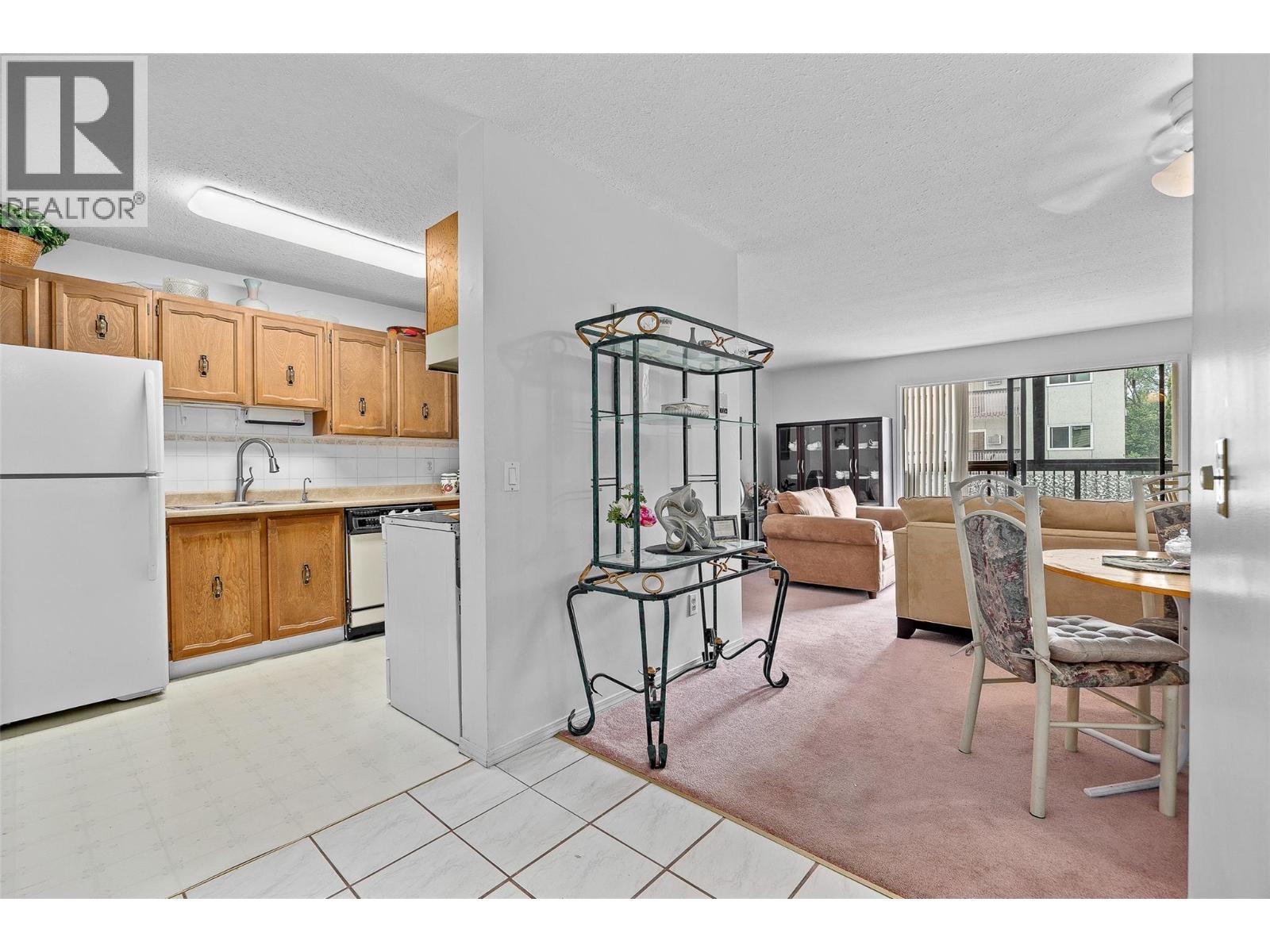 555 Rowcliffe Avenue Unit# 204, Kelowna, British Columbia  V1Y 5Y8 - Photo 2 - 10371396