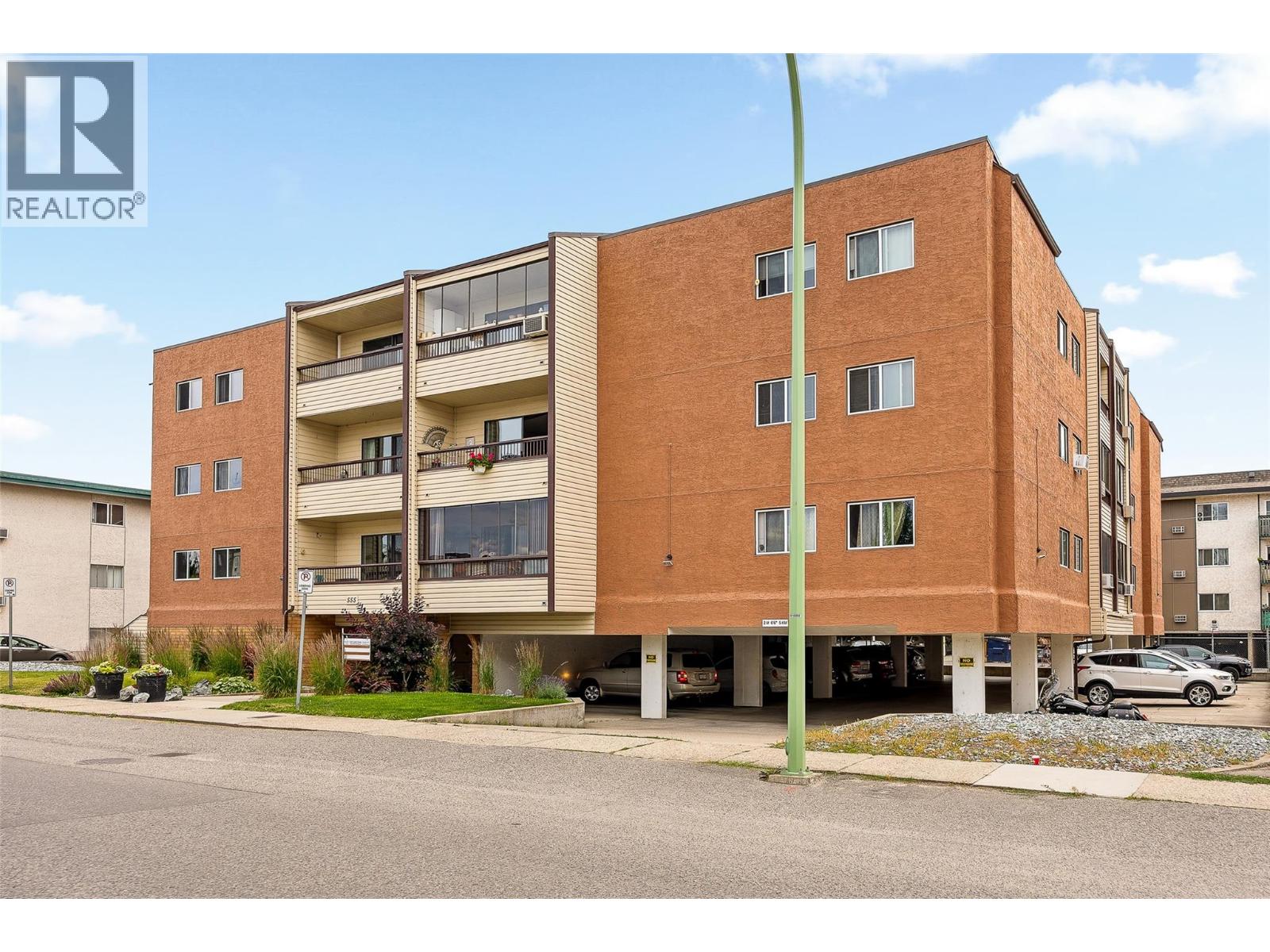 555 Rowcliffe Avenue Unit# 204, Kelowna, British Columbia  V1Y 5Y8 - Photo 3 - 10371396