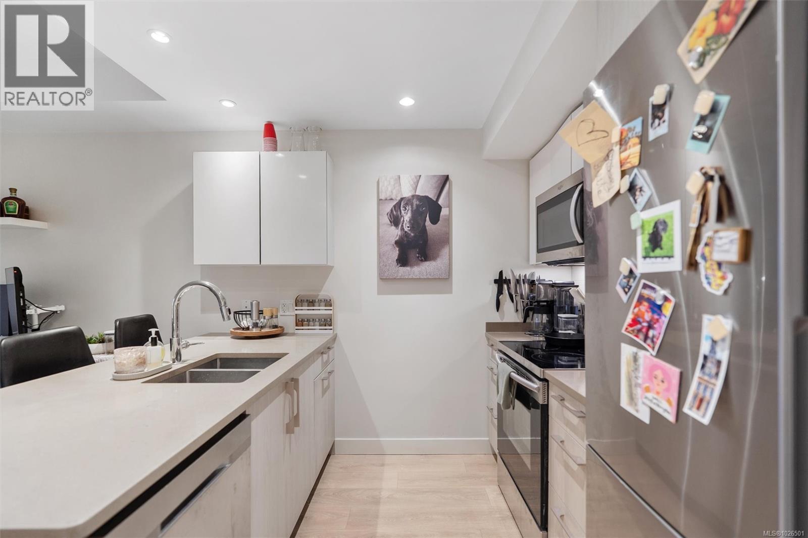 304 3333 Glasgow Ave, Saanich, British Columbia  V8X 1M5 - Photo 5 - 1026501