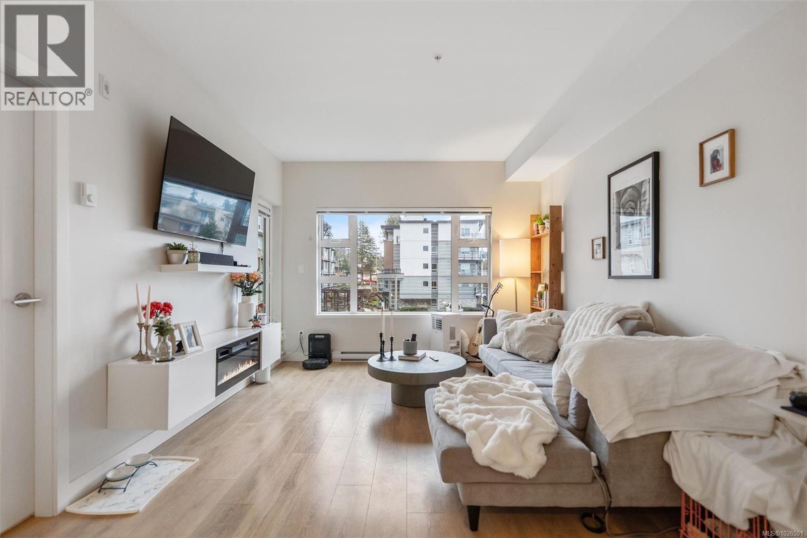 304 3333 Glasgow Ave, Saanich, British Columbia  V8X 1M5 - Photo 6 - 1026501