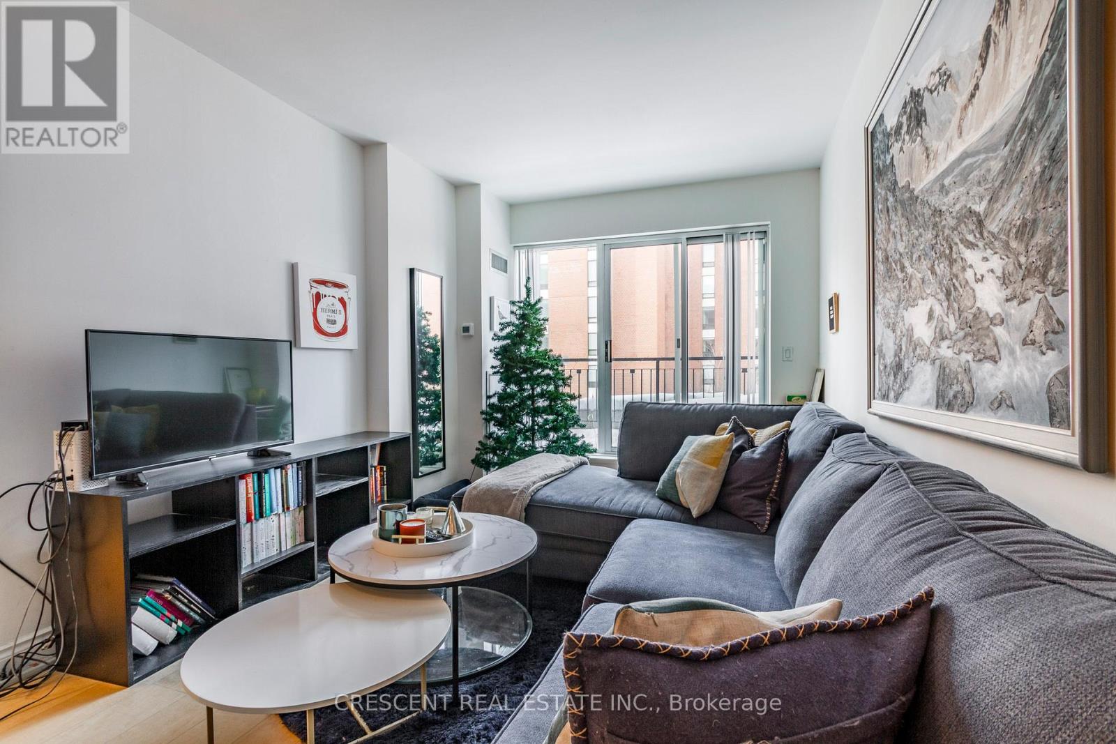 401 - 77 MCMURRICH STREET, Toronto, Ontario