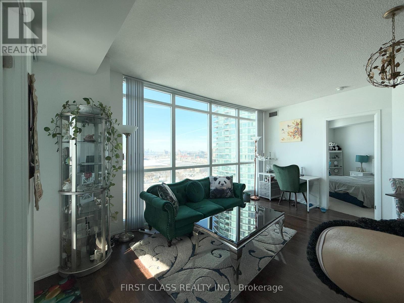 2305 - 215 Fort York Boulevard, Toronto, Ontario  M5V 4A2 - Photo 4 - C12807586