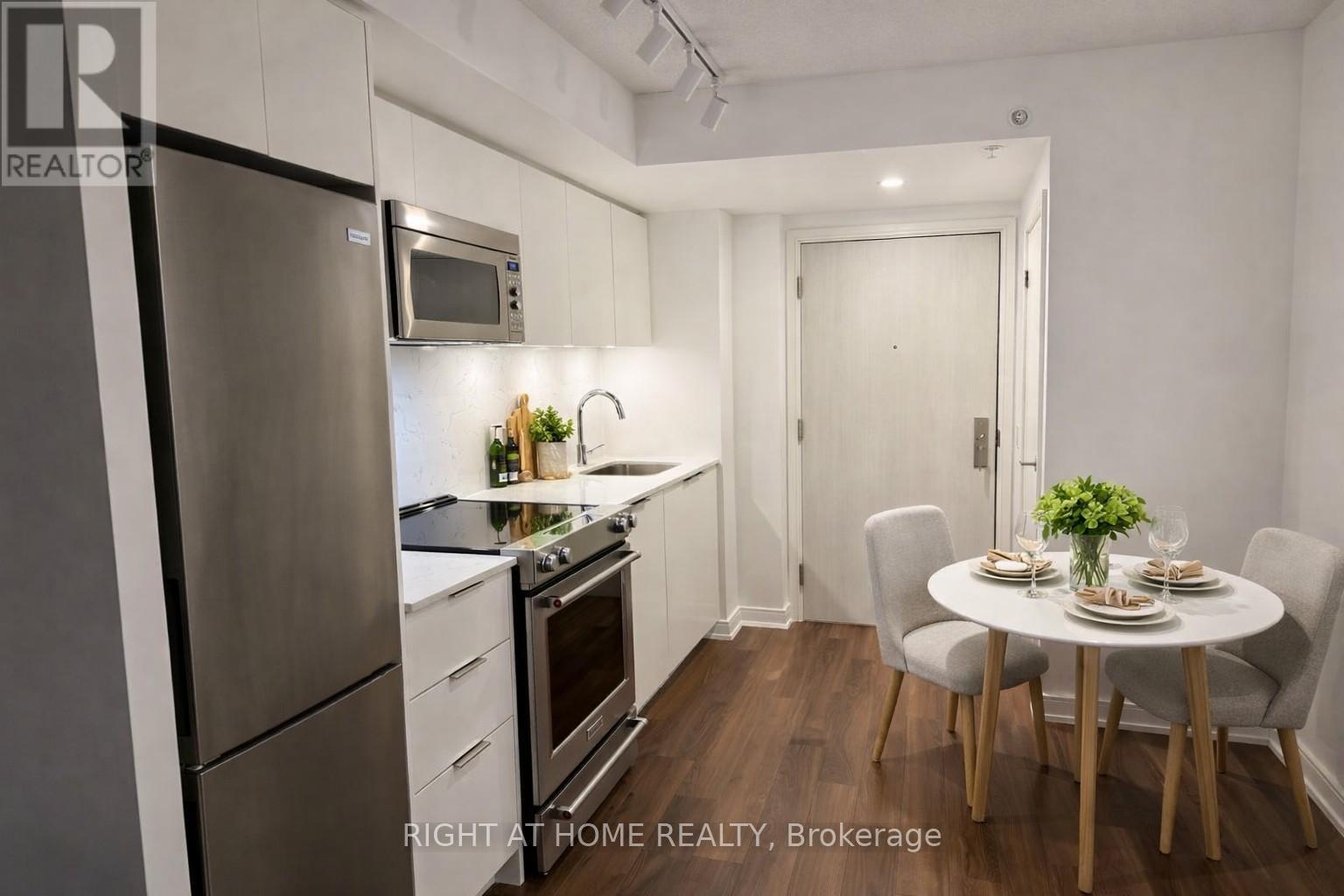 2109 - 30 Samuel Wood Way, Toronto, Ontario  M9B 0C9 - Photo 4 - W12685852