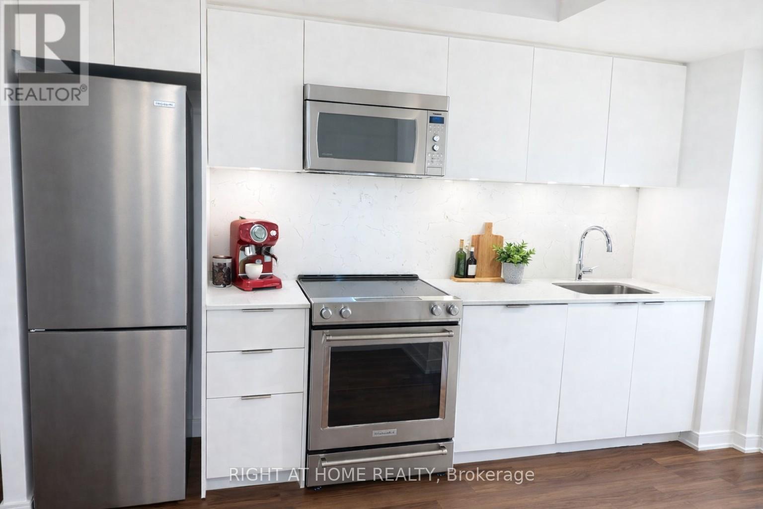 2109 - 30 Samuel Wood Way, Toronto, Ontario  M9B 0C9 - Photo 3 - W12685852