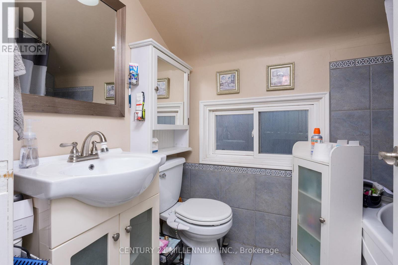 9 Crestview Avenue, Brampton, Ontario  L6W 2R7 - Photo 21 - W12784442