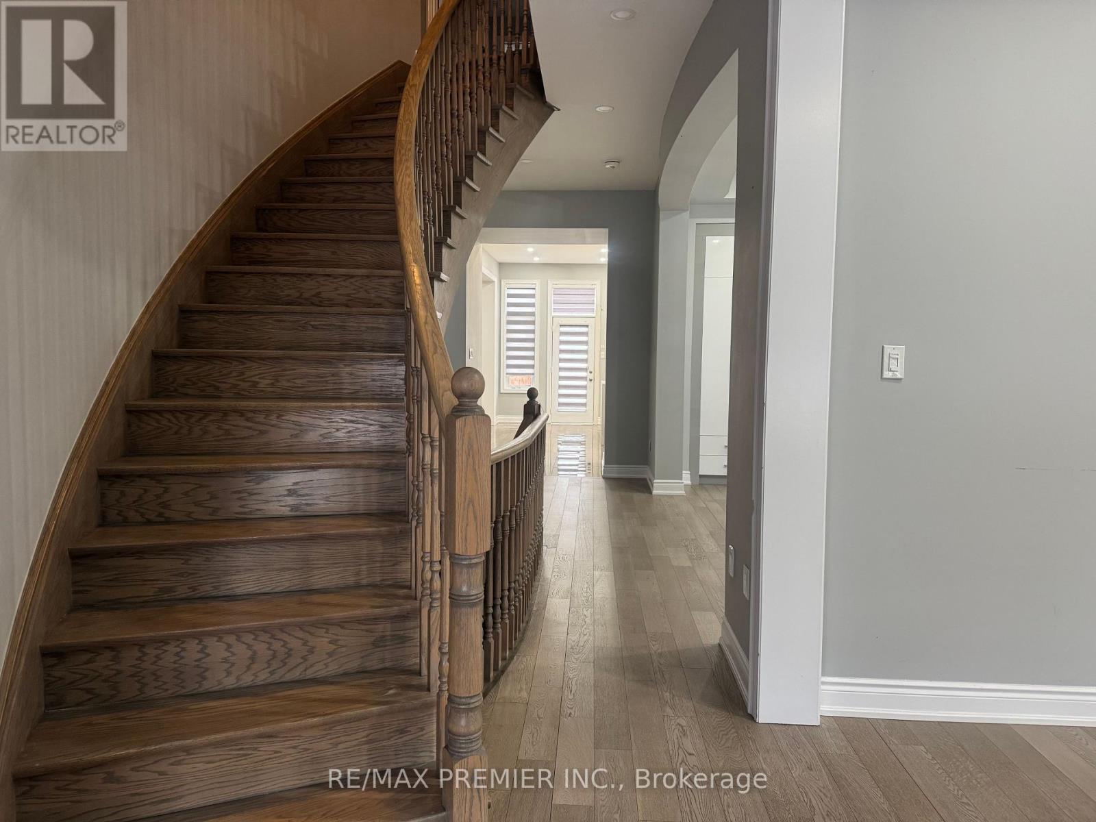 Upper - 185 Faust Ridge, Vaughan, Ontario  L4H 4S8 - Photo 9 - N12807606