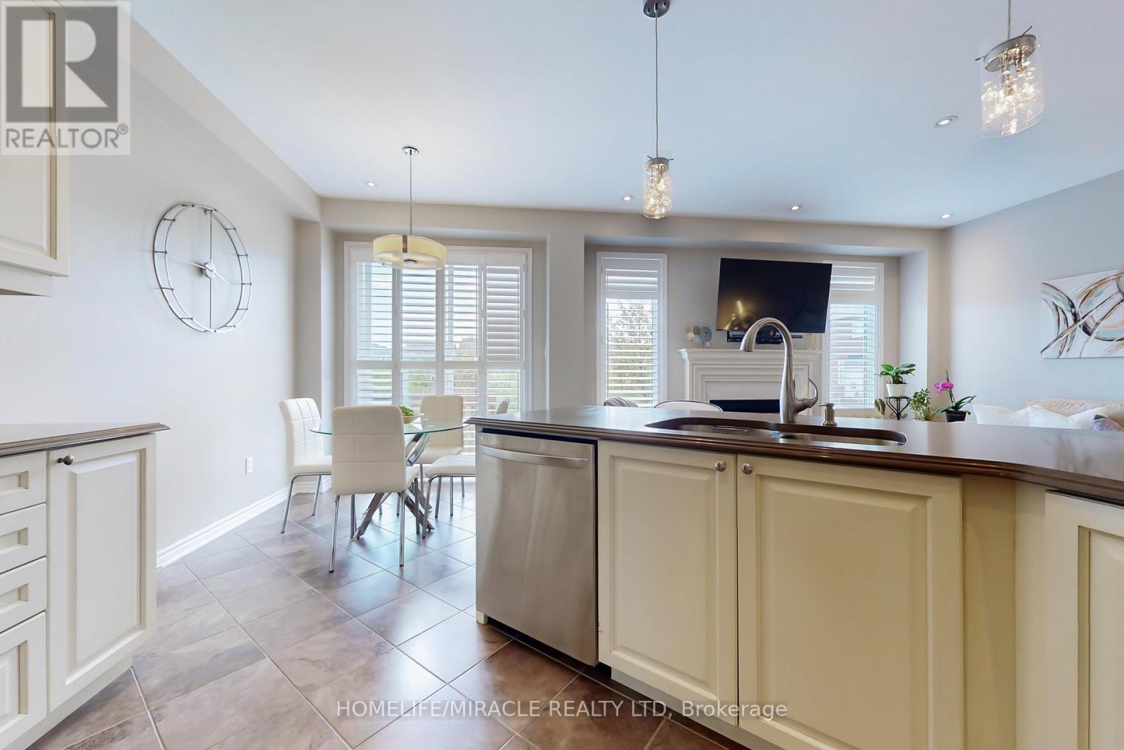 1042 Tock Close, Milton, Ontario  L9T 8G8 - Photo 15 - W12807632