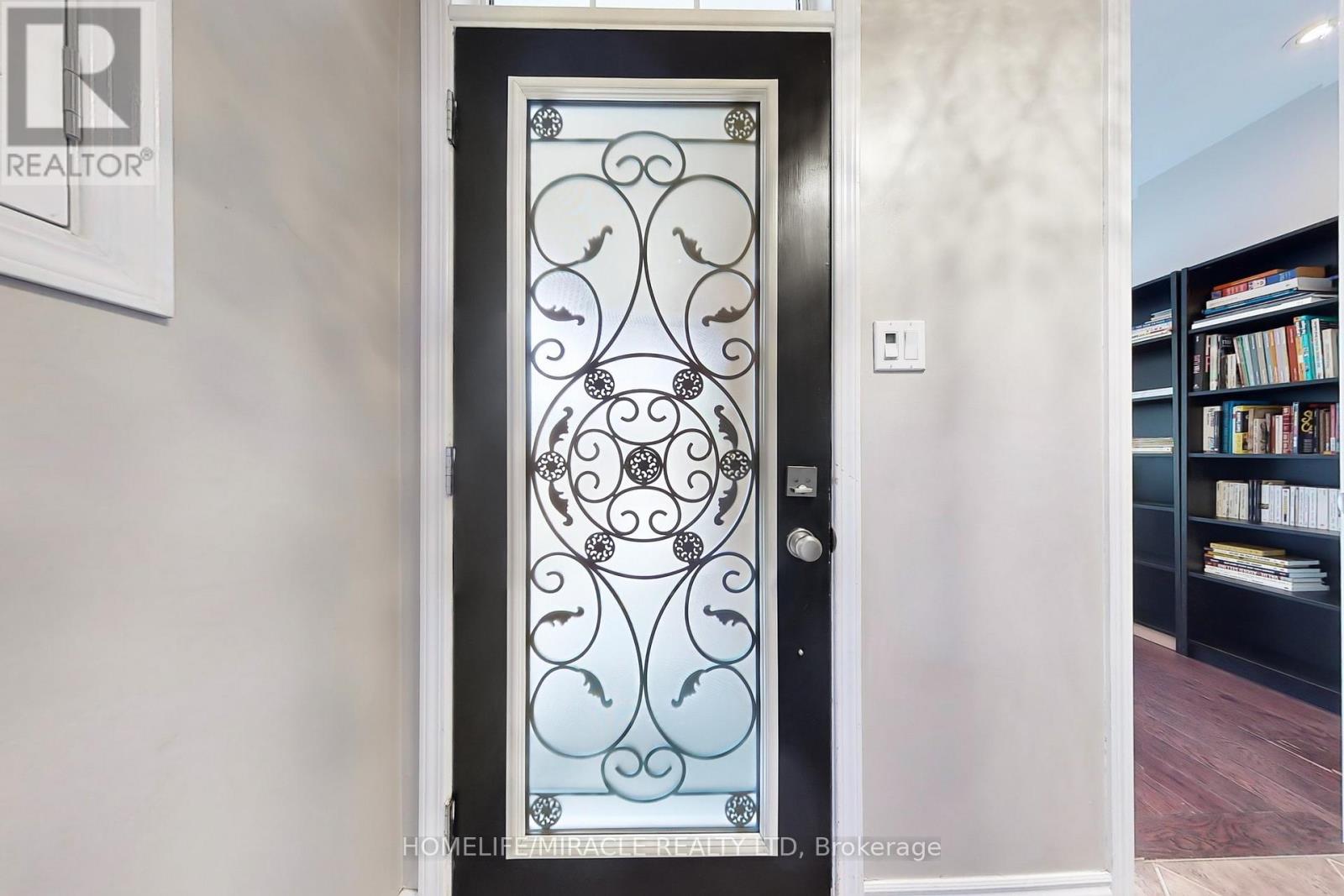 1042 Tock Close, Milton, Ontario  L9T 8G8 - Photo 4 - W12807632