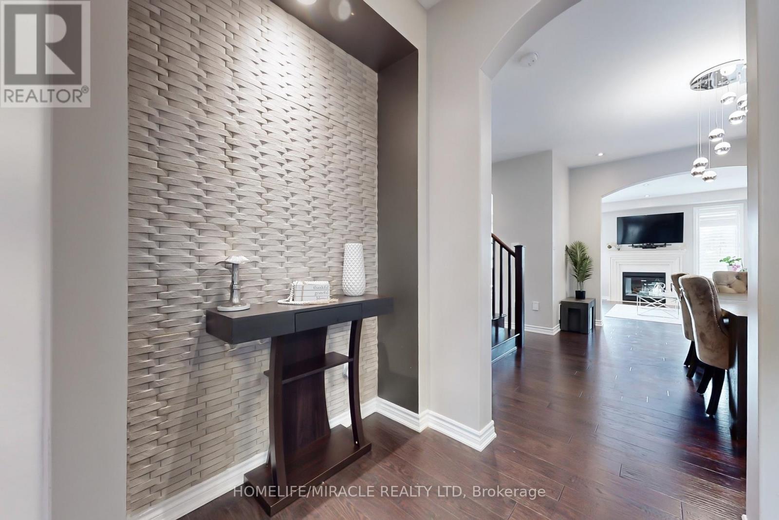 1042 Tock Close, Milton, Ontario  L9T 8G8 - Photo 5 - W12807632