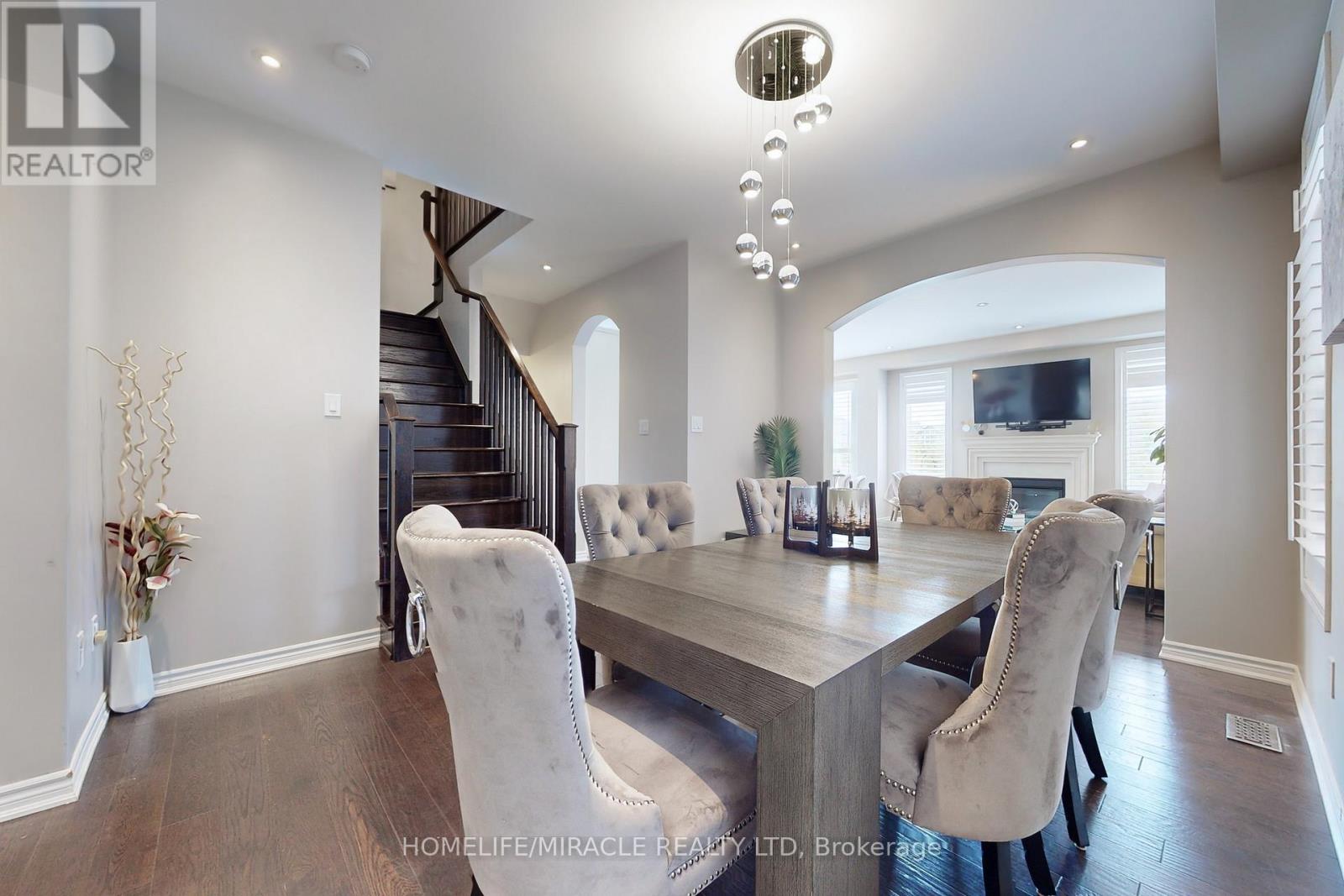 1042 Tock Close, Milton, Ontario  L9T 8G8 - Photo 8 - W12807632