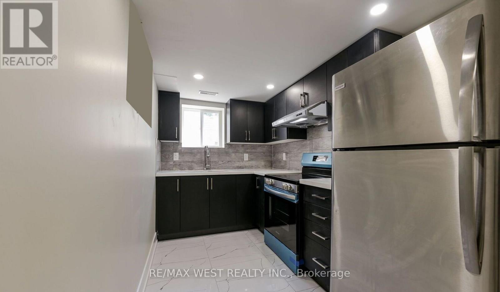 Basement - 15 Flavian Crescent, Brampton, Ontario  L6T 3P2 - Photo 9 - W12807634