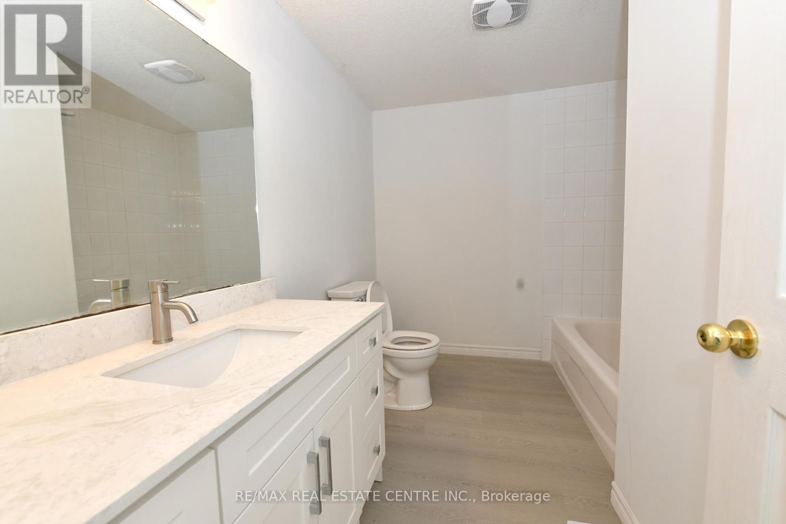 53 Foxglove Crescent, Kitchener, Ontario  N2E 3Y7 - Photo 10 - X12807564