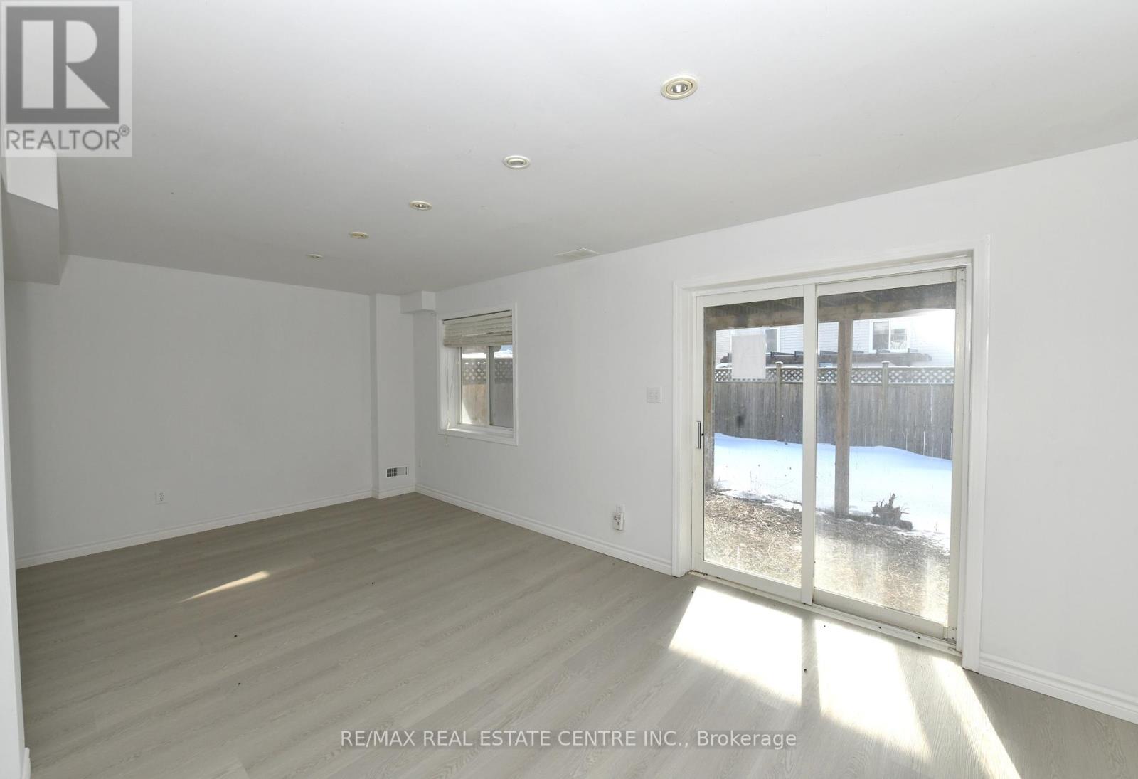 53 Foxglove Crescent, Kitchener, Ontario  N2E 3Y7 - Photo 11 - X12807564