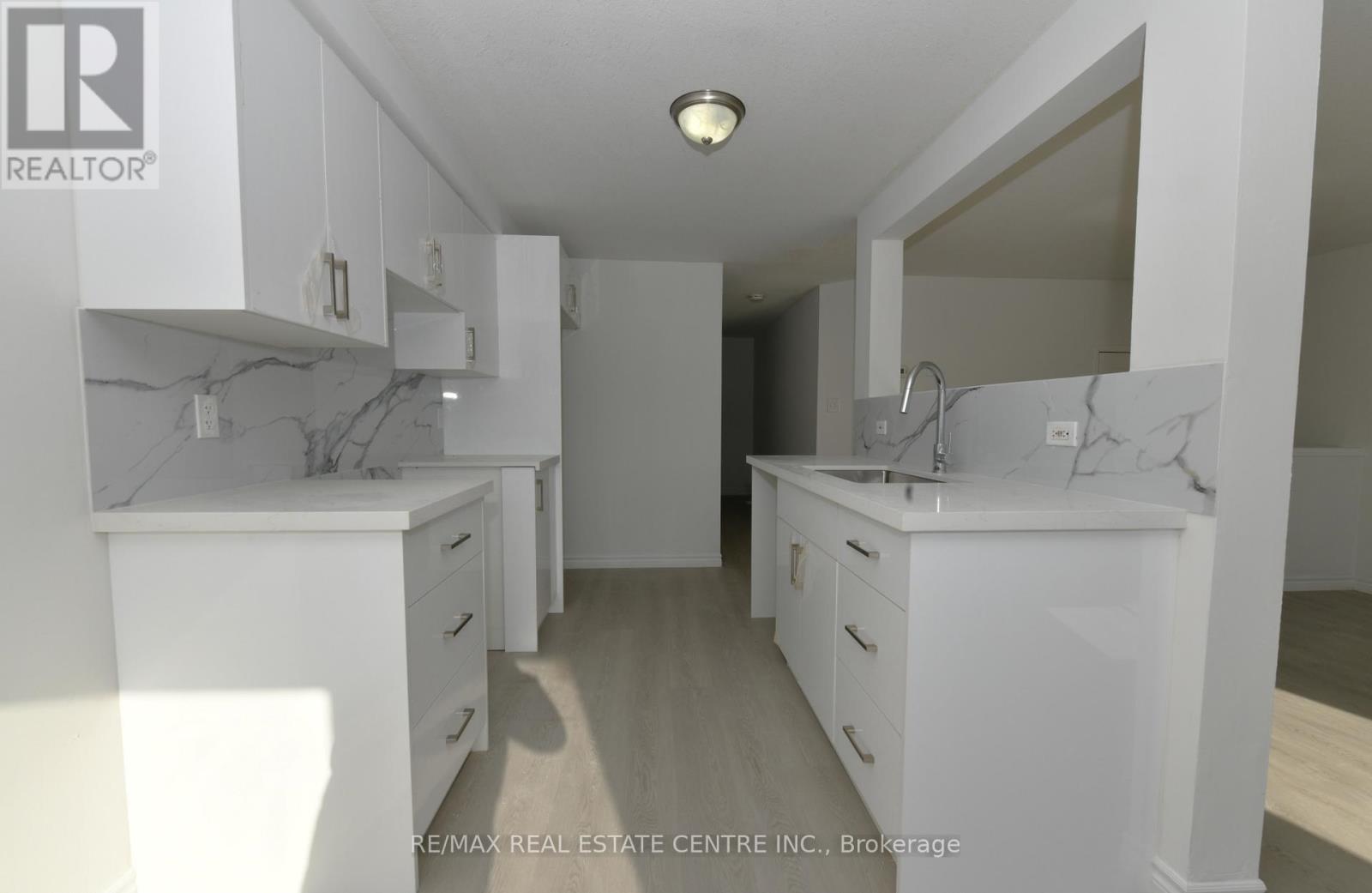 53 Foxglove Crescent, Kitchener, Ontario  N2E 3Y7 - Photo 5 - X12807564