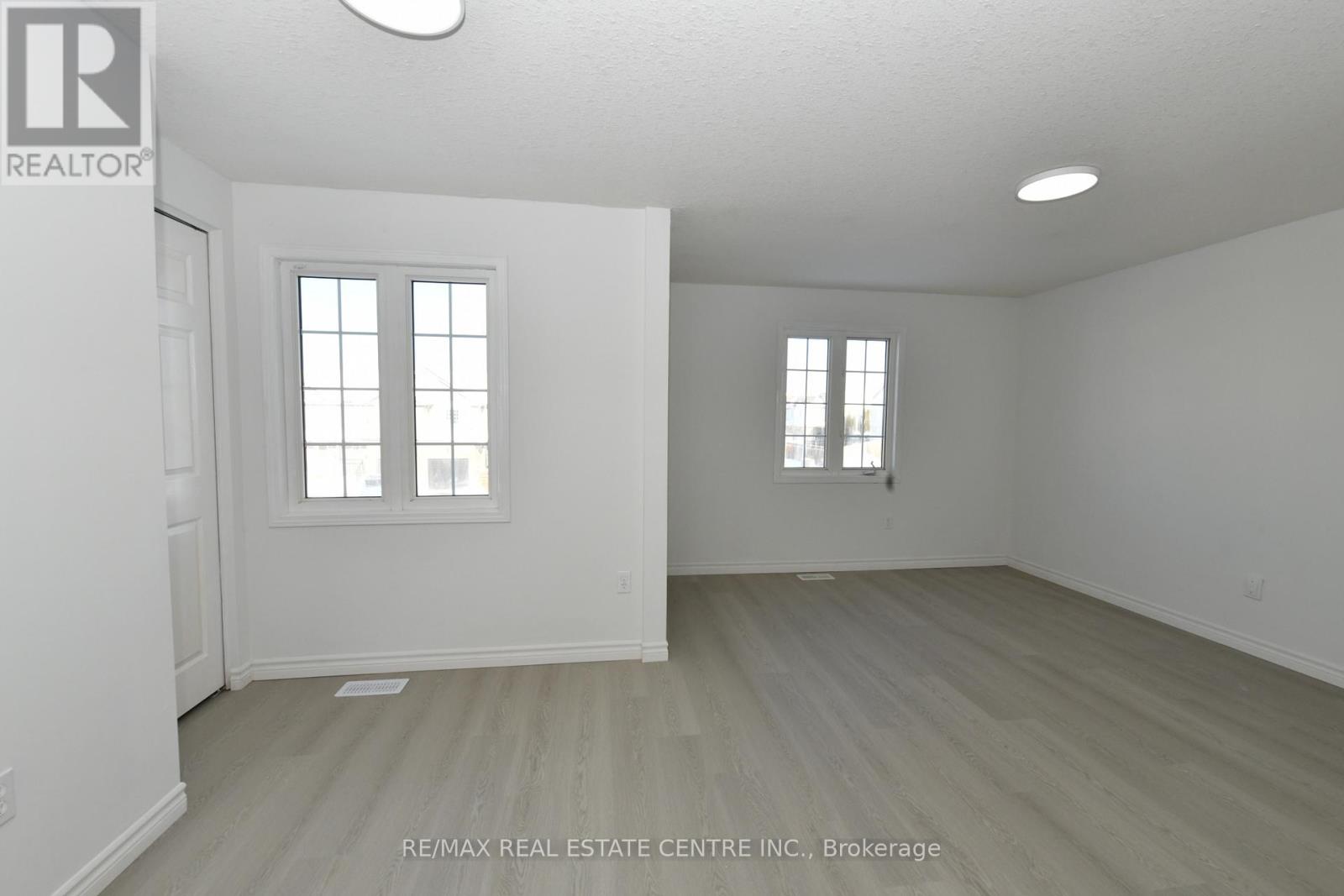 53 Foxglove Crescent, Kitchener, Ontario  N2E 3Y7 - Photo 7 - X12807564