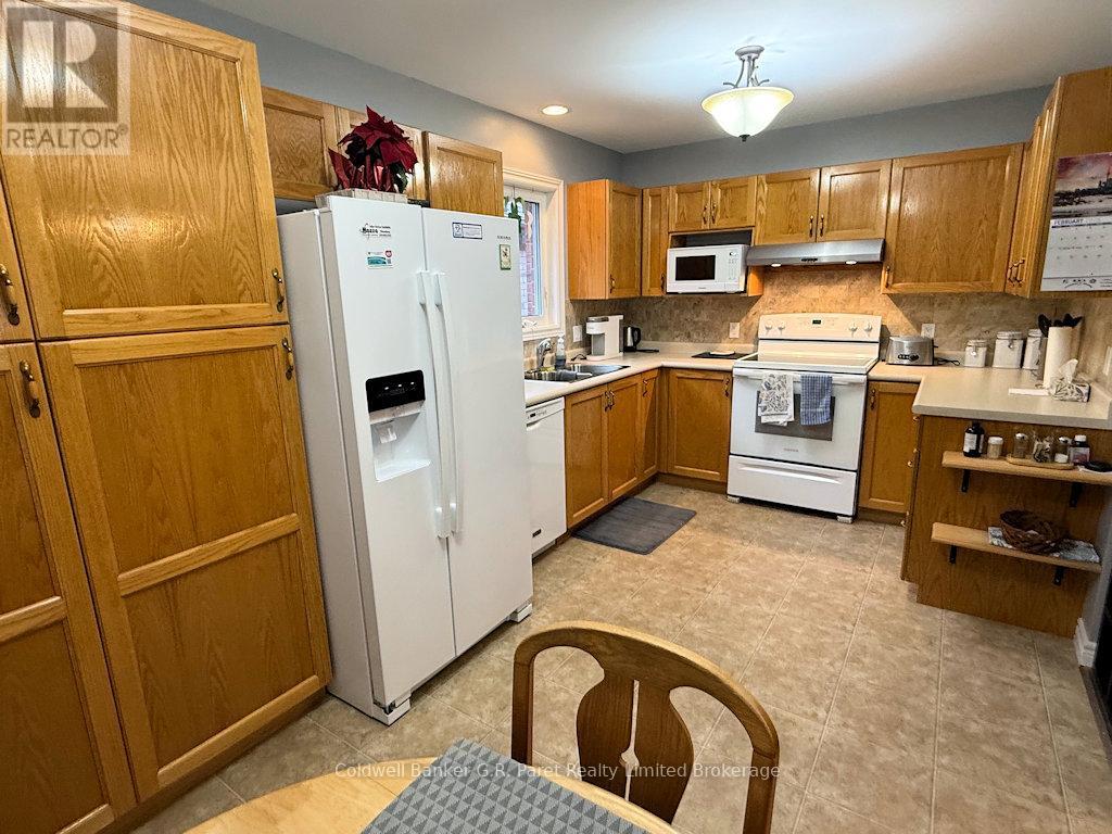 224 Baldwin Street, Tillsonburg, Ontario N4G 5W3 - Photo 8 - X12807804