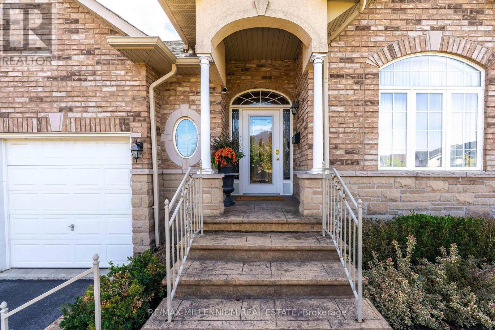 188 Blue Mountain Drive, Hamilton, Ontario  L0R 1P0 - Photo 4 - X12521178