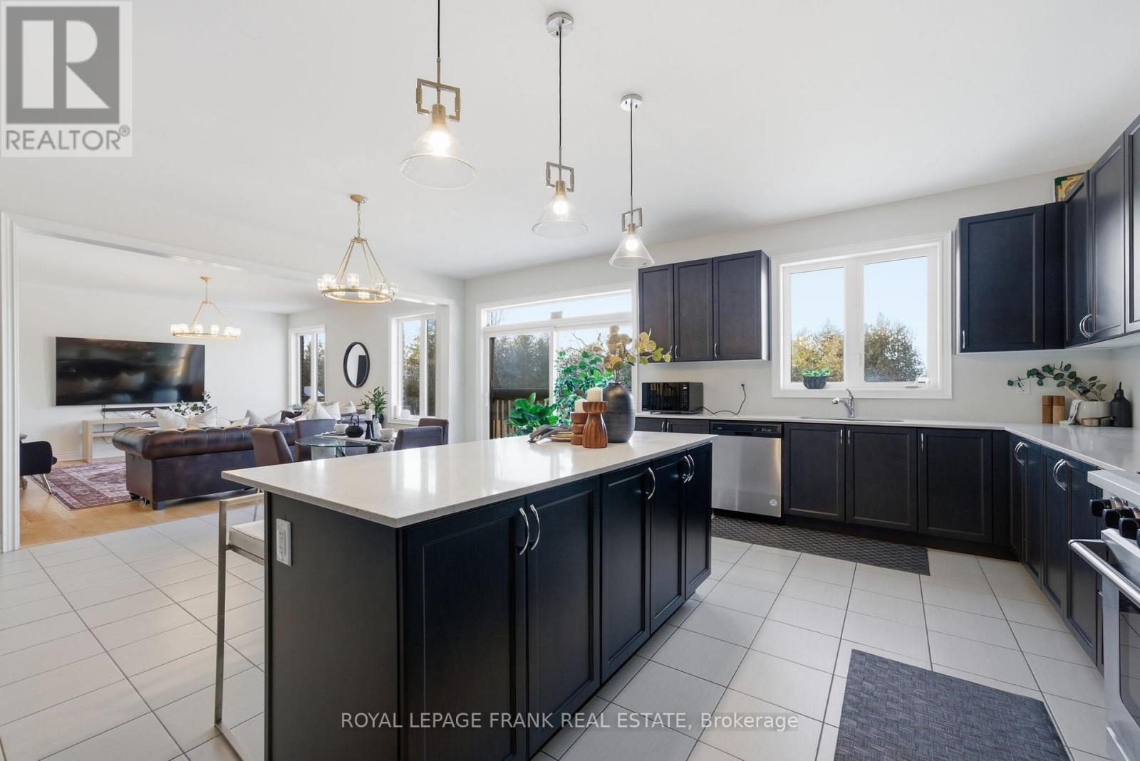 60 Hennessey Crescent, Kawartha Lakes, Ontario  K9V 0P3 - Photo 17 - X12807752