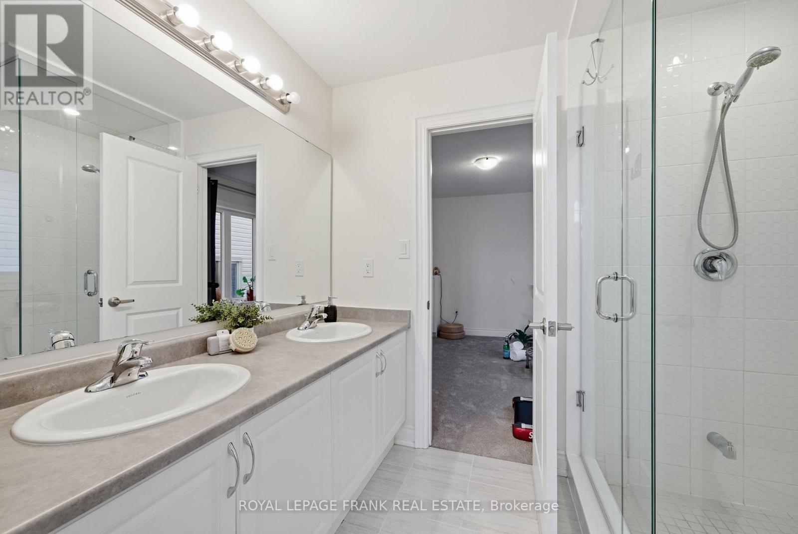 60 Hennessey Crescent, Kawartha Lakes, Ontario  K9V 0P3 - Photo 36 - X12807752