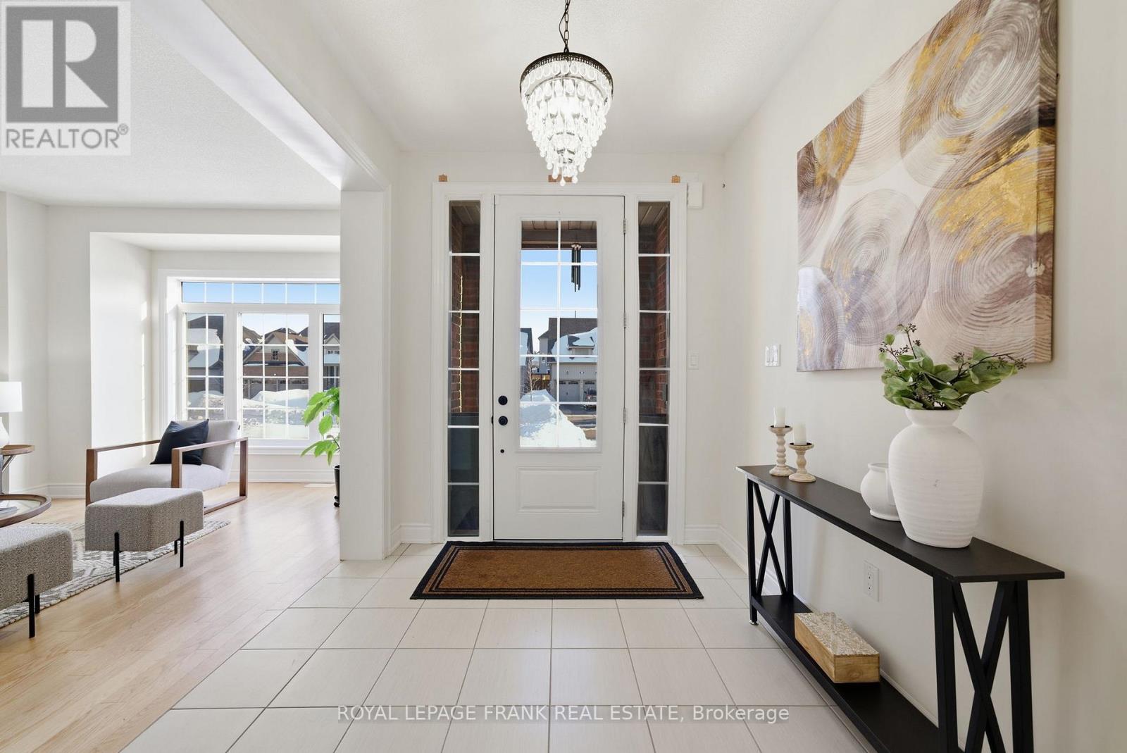 60 Hennessey Crescent, Kawartha Lakes, Ontario  K9V 0P3 - Photo 5 - X12807752