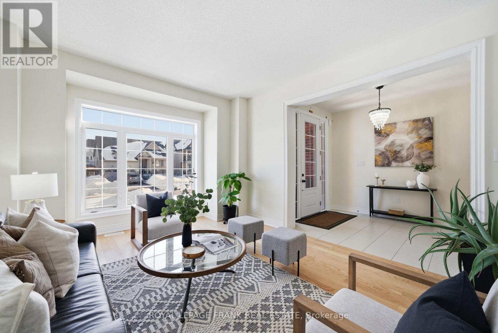 60 Hennessey Crescent, Kawartha Lakes, Ontario  K9V 0P3 - Photo 8 - X12807752