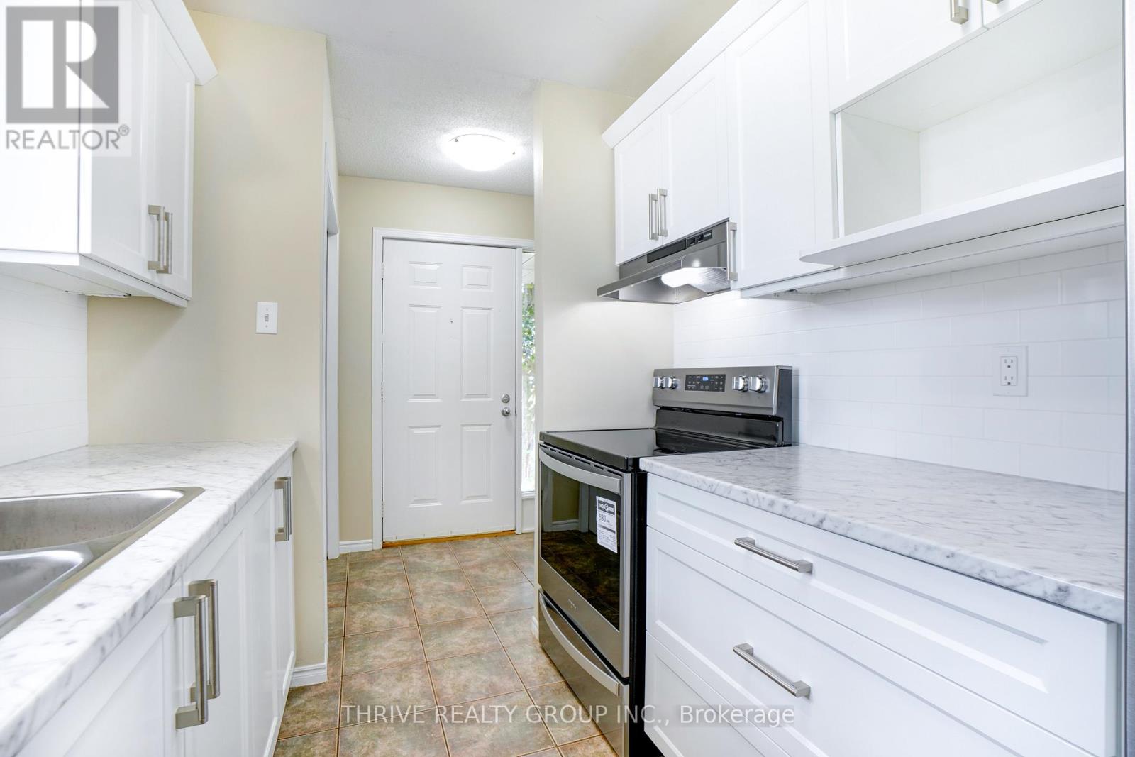 897 Thistledown Way, London North, Ontario N6G 4Z7 - Photo 3 - X12807746