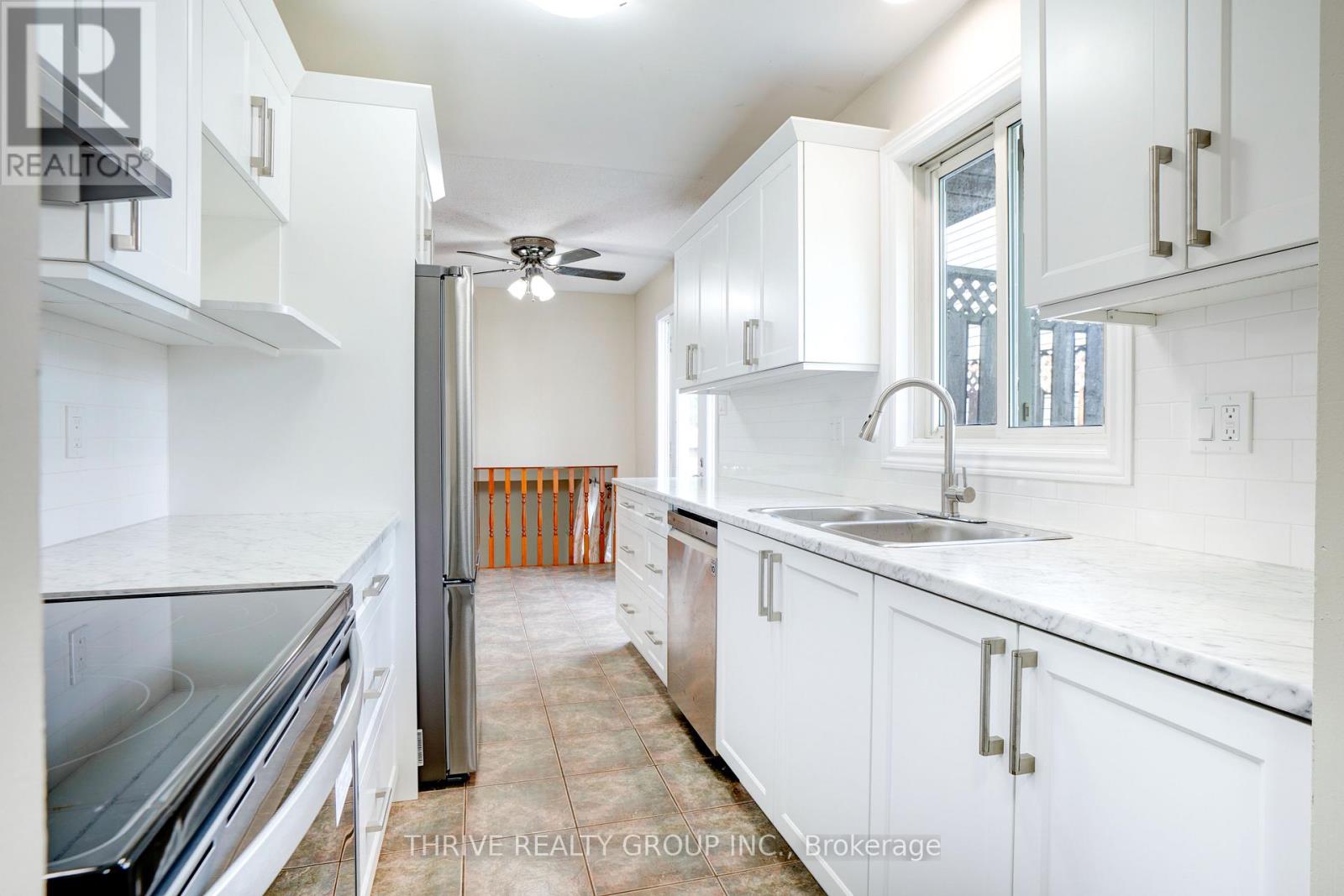 897 Thistledown Way, London North, Ontario N6G 4Z7 - Photo 4 - X12807746