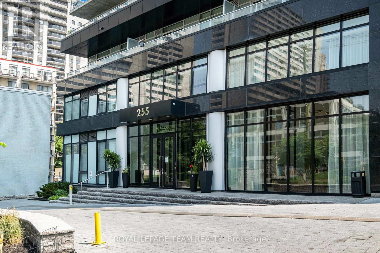 714 - 255 Bay Street, Ottawa, Ontario  K1R 0C5 - Photo 2 - X12807816