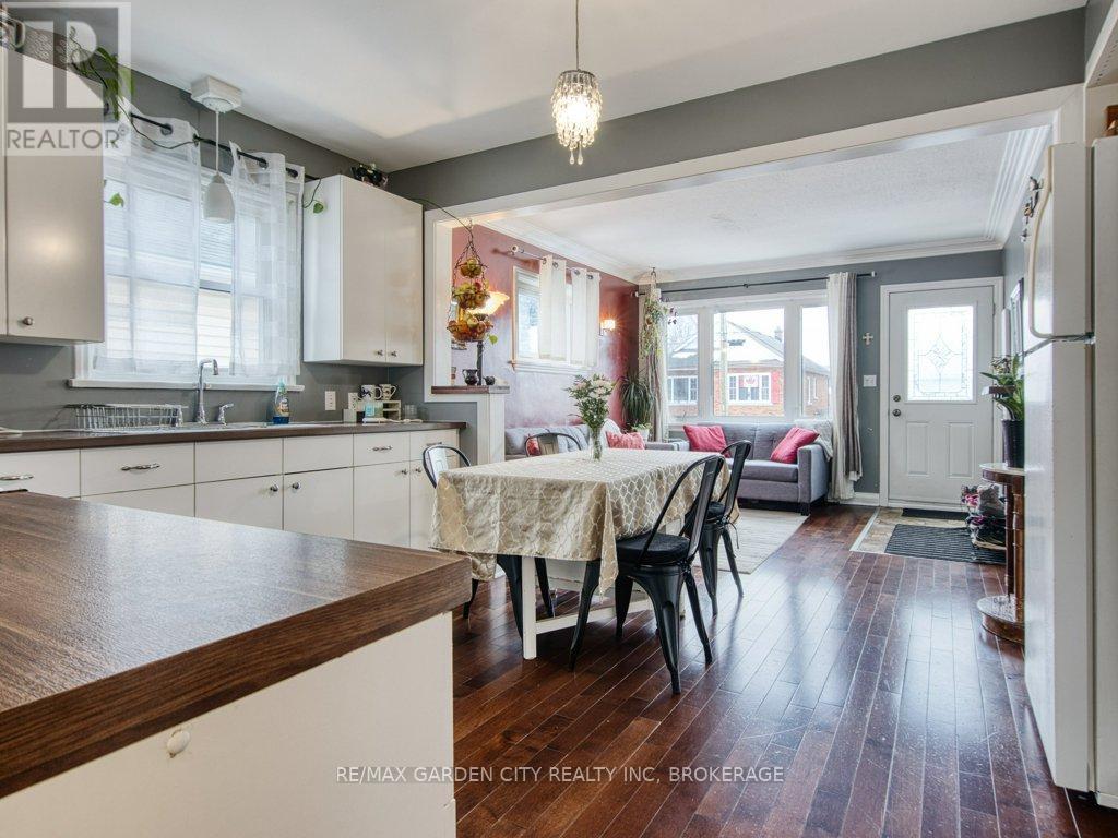 28 Charles Avenue, St. Catharines, Ontario  L2M 5S9 - Photo 12 - X12807660