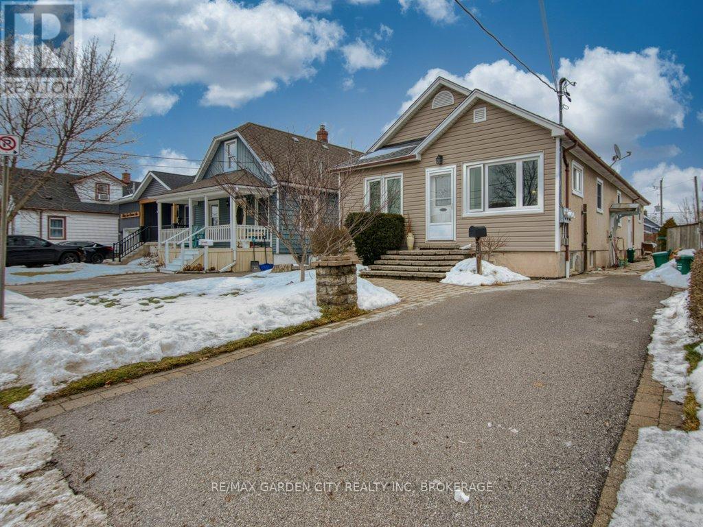 28 Charles Avenue, St. Catharines, Ontario  L2M 5S9 - Photo 4 - X12807660