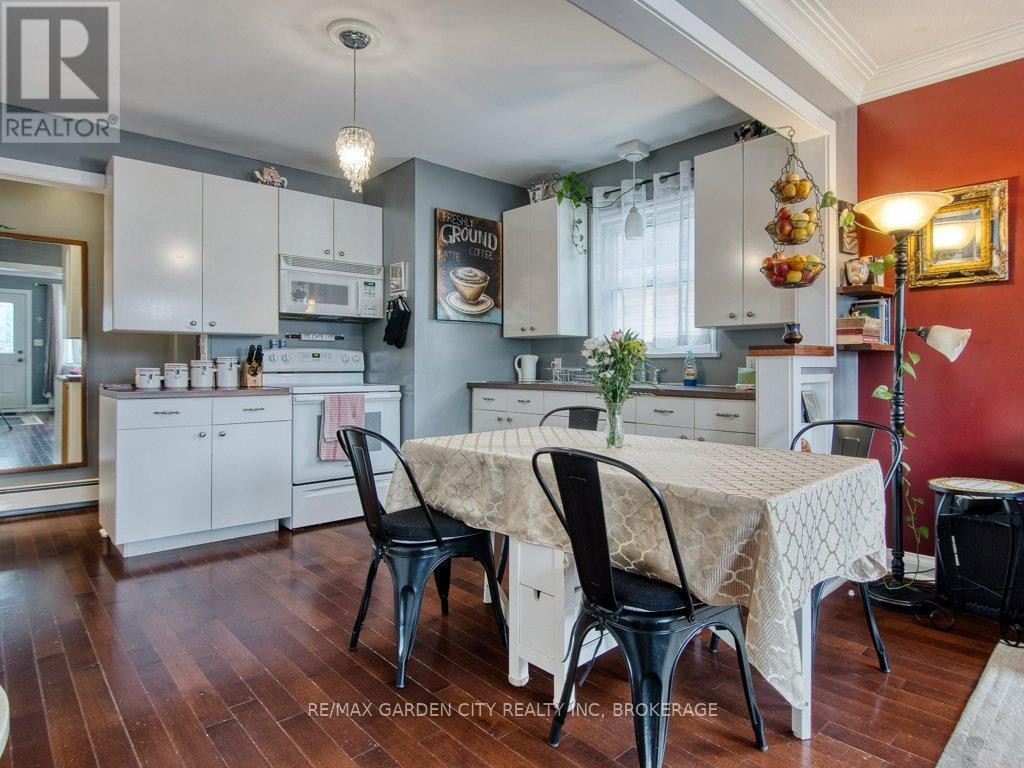 28 Charles Avenue, St. Catharines, Ontario  L2M 5S9 - Photo 9 - X12807660