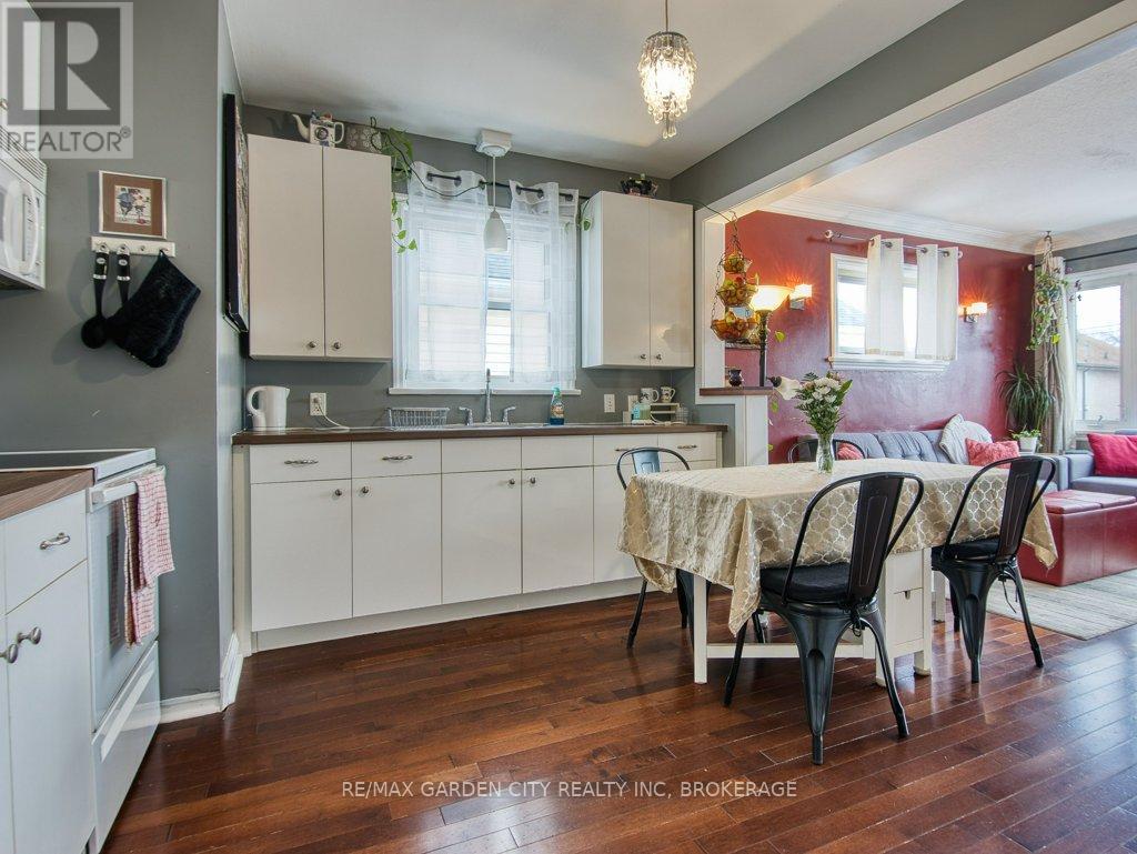 28 Charles Avenue, St. Catharines, Ontario  L2M 5S9 - Photo 10 - X12807734