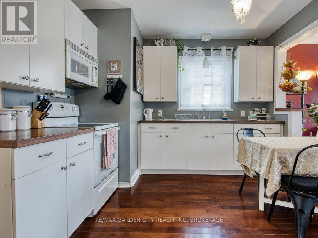 28 Charles Avenue, St. Catharines, Ontario  L2M 5S9 - Photo 11 - X12807734