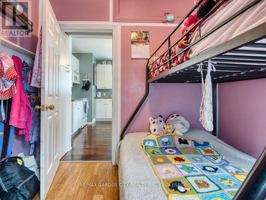 28 Charles Avenue, St. Catharines, Ontario  L2M 5S9 - Photo 18 - X12807734