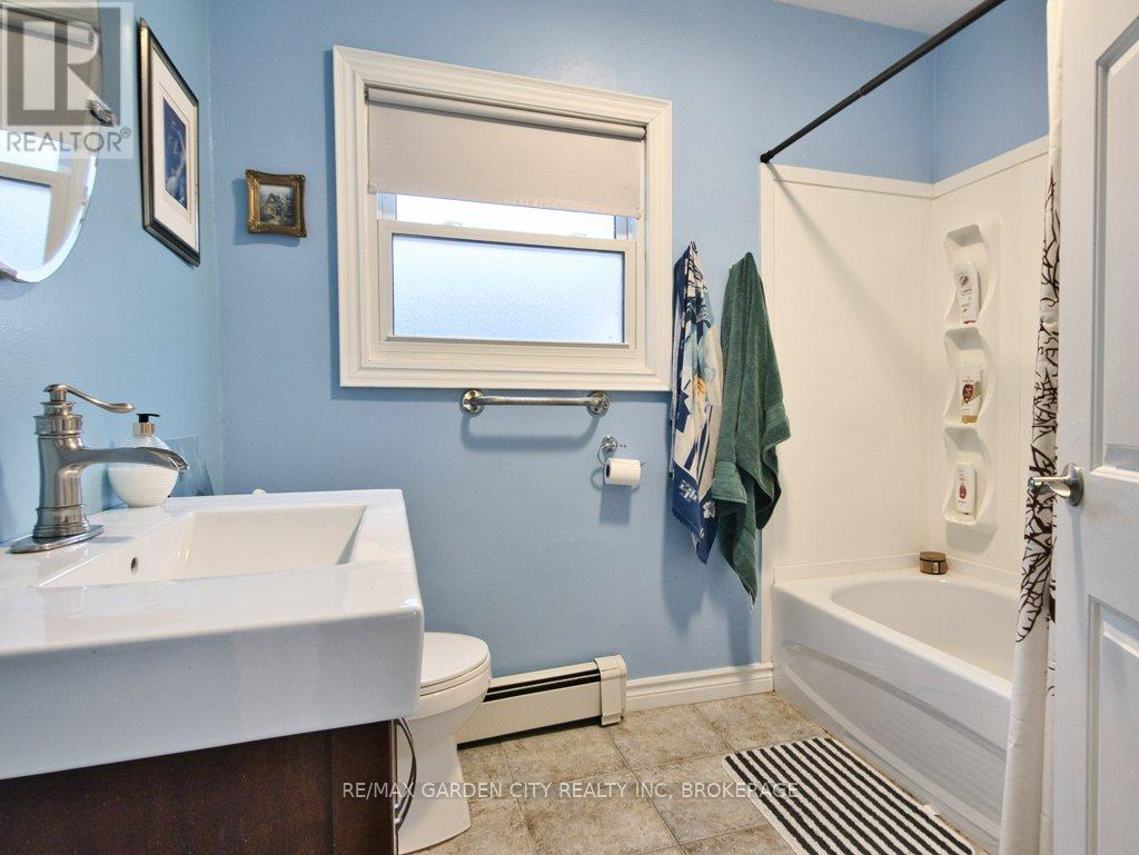 28 Charles Avenue, St. Catharines, Ontario  L2M 5S9 - Photo 34 - X12807734