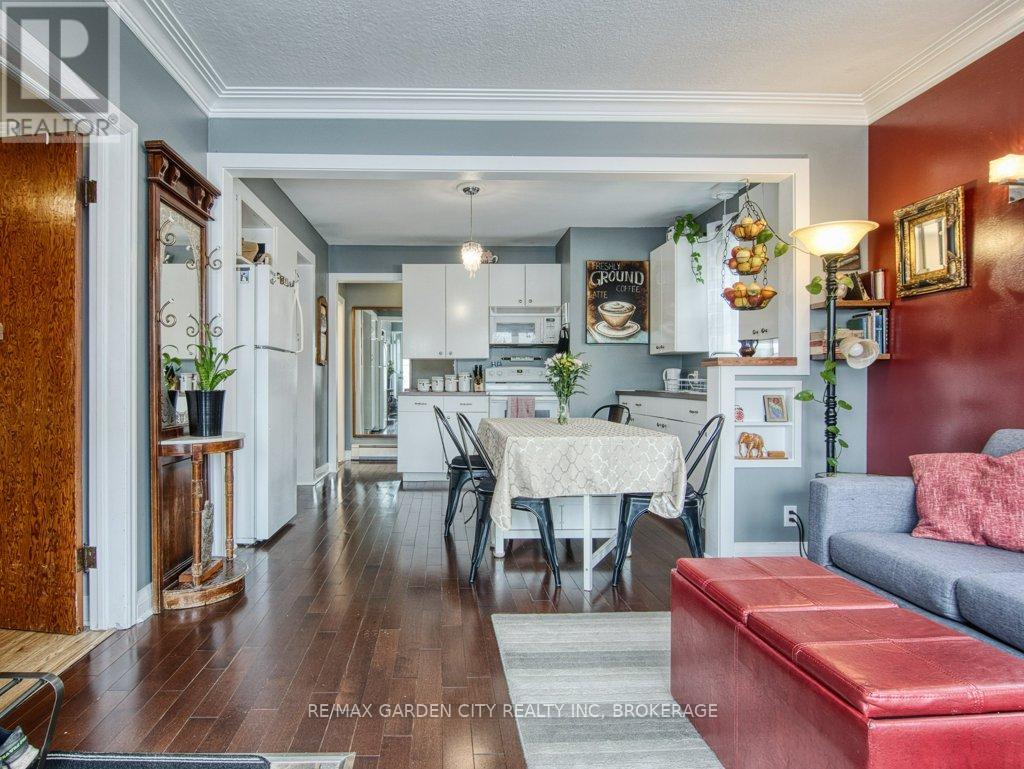 28 Charles Avenue, St. Catharines, Ontario  L2M 5S9 - Photo 7 - X12807734