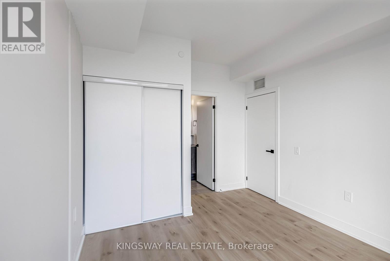 804 - 2088 James Street, Burlington, Ontario  L7R 0H2 - Photo 10 - W12781758